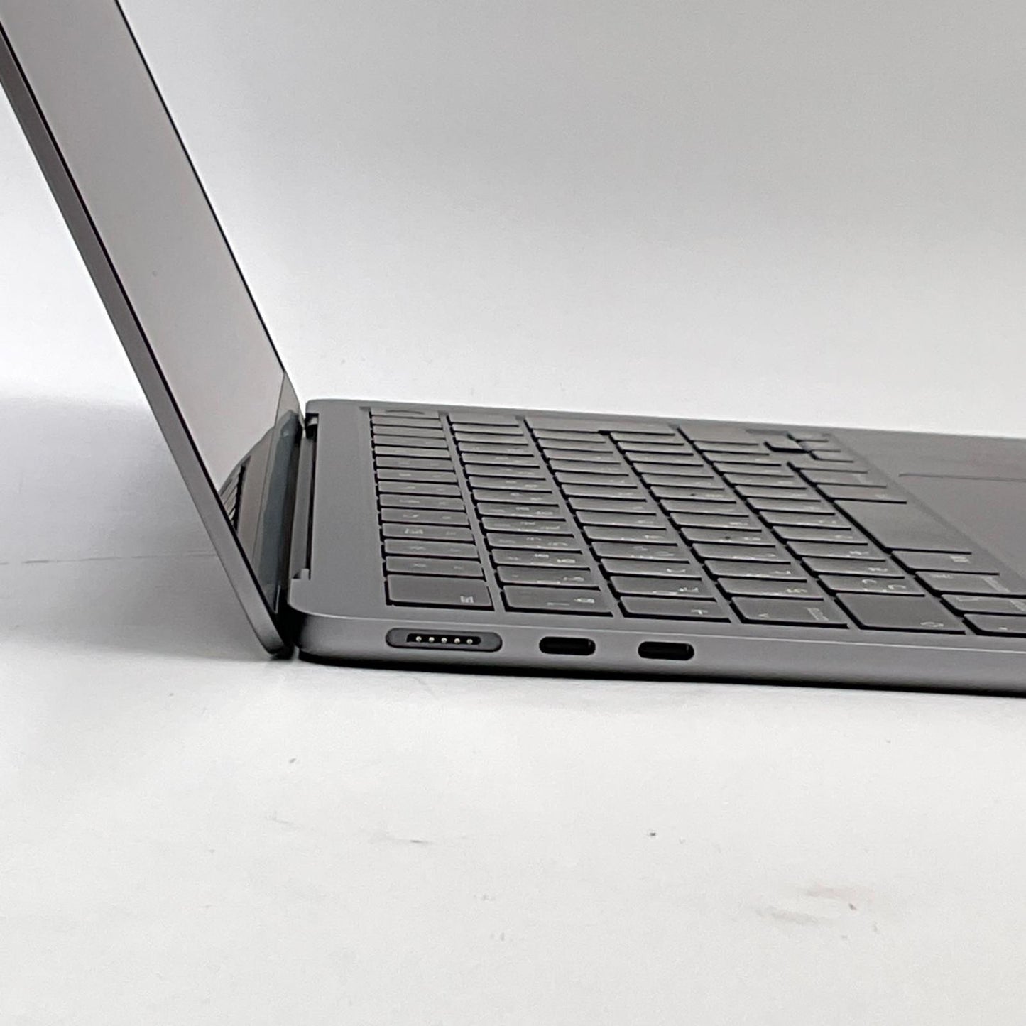 【全額返金保証】【最速発送】Apple MacBook Air 13.6インチ 2022 Apple M2 8GB SSD 512GB スペースグレイ 86.1% 美品 動作確認済