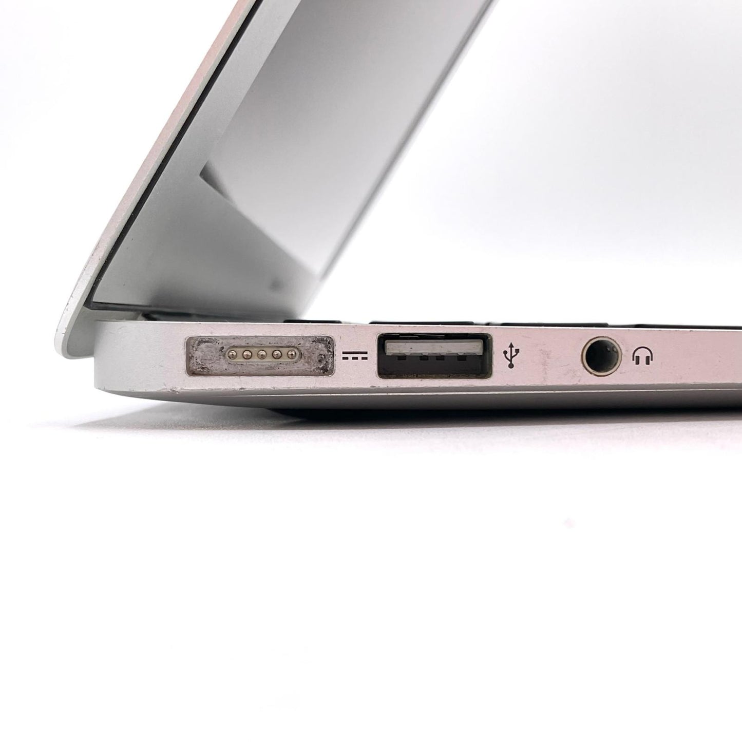 【全額返金保証】【最速発送】Apple MacBook Air 13インチ 2017 1.8 GHz デュアルコア Intel Core i5 8GB SSD 256GB シルバー 動作確認済