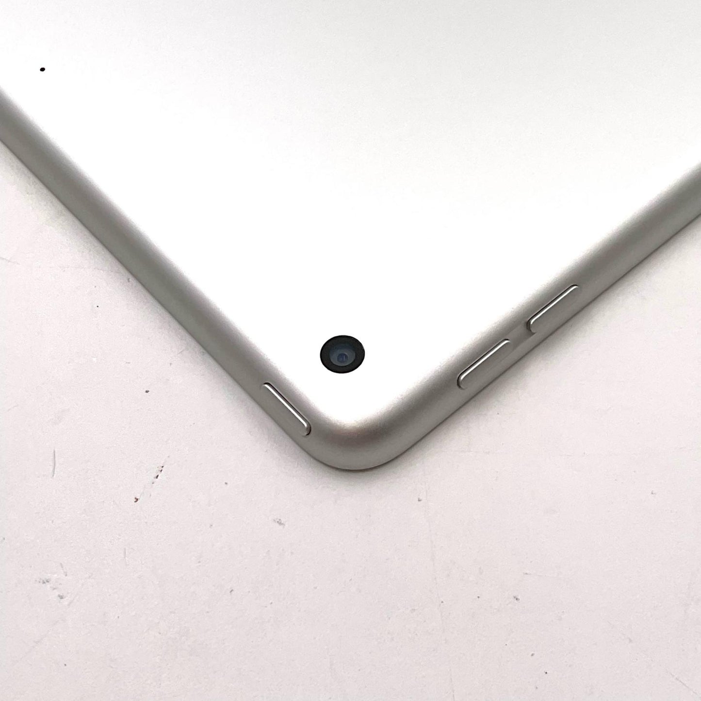 【全額返金保証】【最速発送】Apple iPad iPad 10.2インチ 第7世代 128GB シルバー Wi-Fi 美品 動作確認済