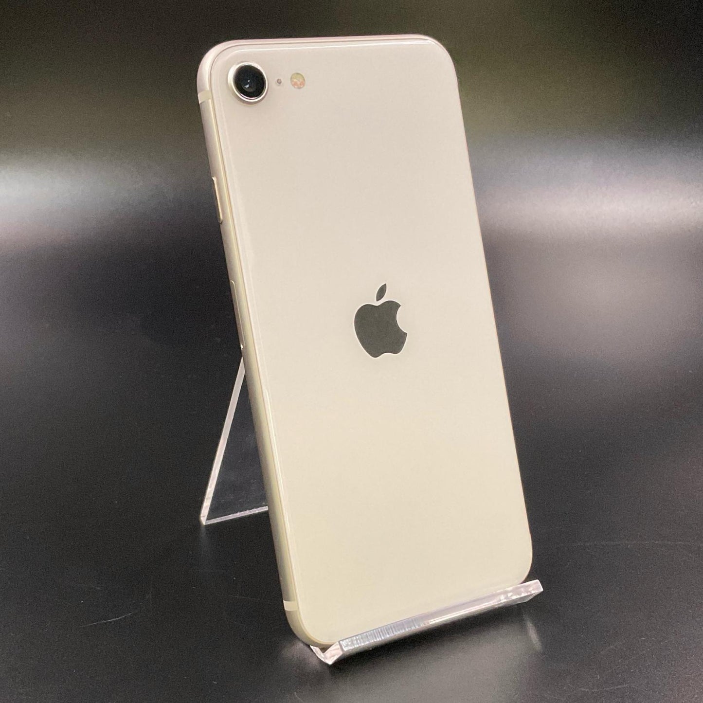 【全額返金保証】【最速発送】Apple iPhone iPhone SE（第3世代） 64GB スターライト docomo 動作確認済 76%