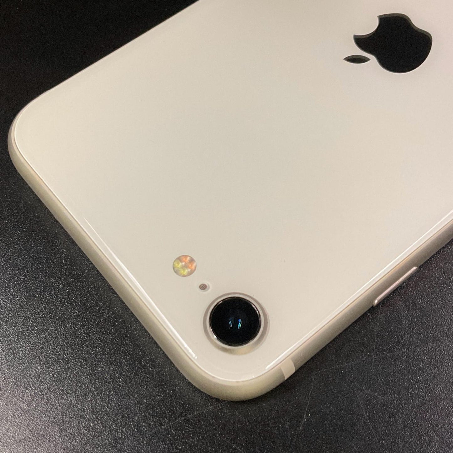 【全額返金保証】【最速発送】Apple iPhone iPhone SE（第3世代） 64GB スターライト docomo 動作確認済 76%