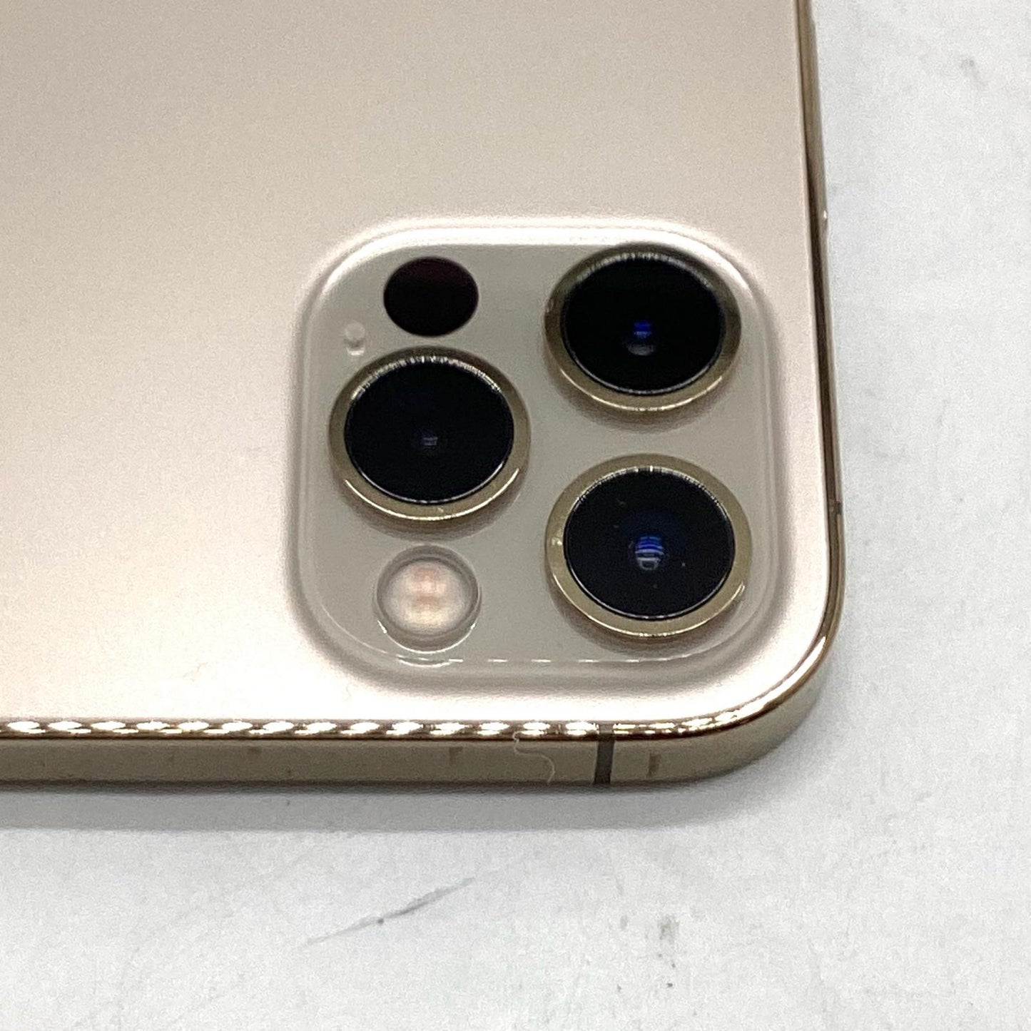 【全額返金保証】【最速発送】Apple iPhone iPhone 12 Pro 256GB ゴールド docomo 白ロム 動作確認済 77%