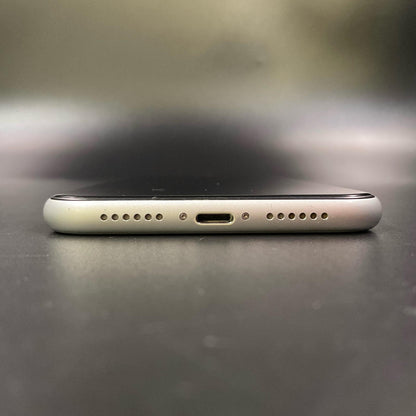 【全額返金保証】【最速発送】Apple iPhone iPhone XR 128GB スターライト au 白ロム 動作確認済 80%