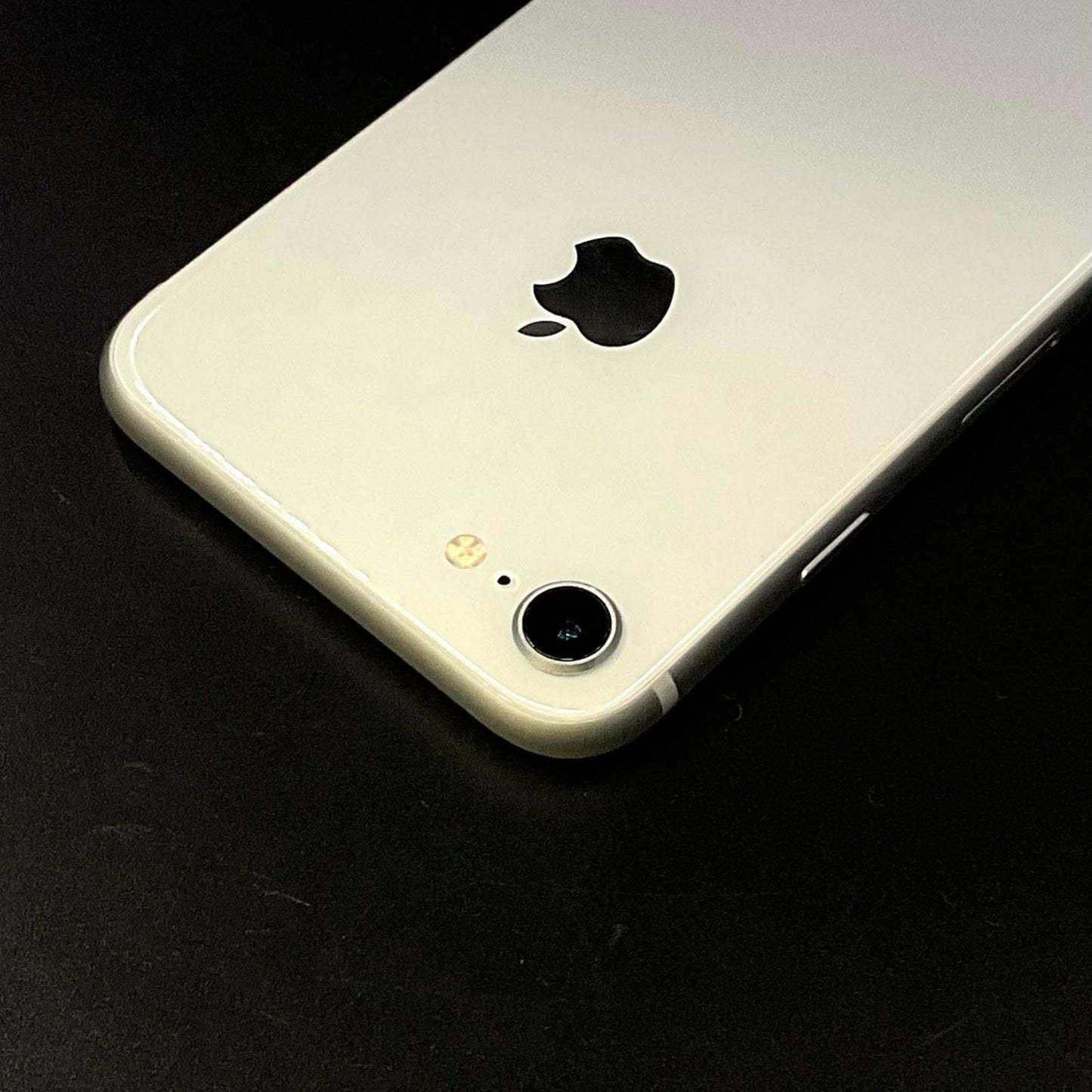 【全額返金保証】【最速発送】Apple iPhone iPhone 8 64GB ホワイト au 白ロム 動作確認済 95%