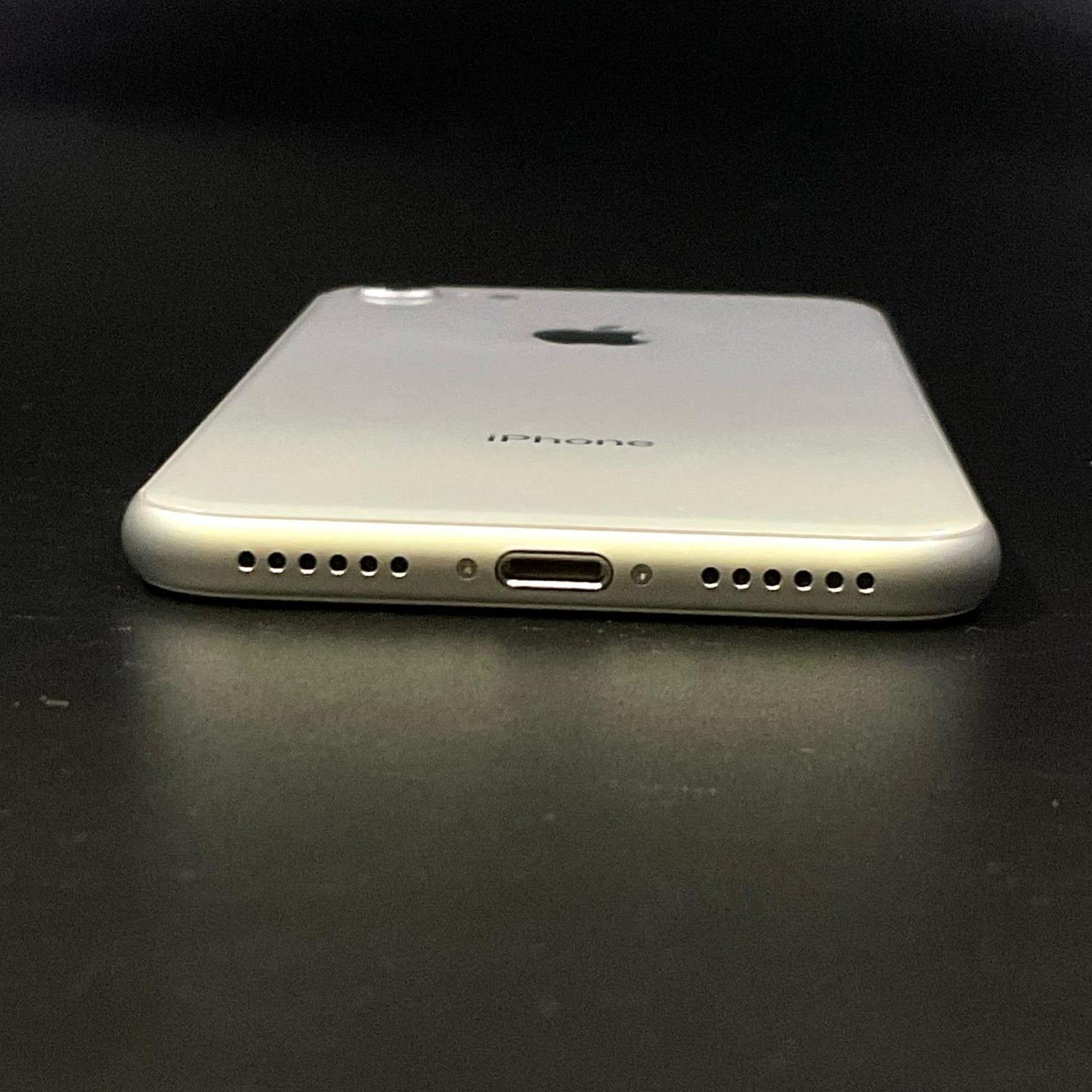 【全額返金保証】【最速発送】Apple iPhone iPhone 8 64GB ホワイト au 白ロム 動作確認済 95%