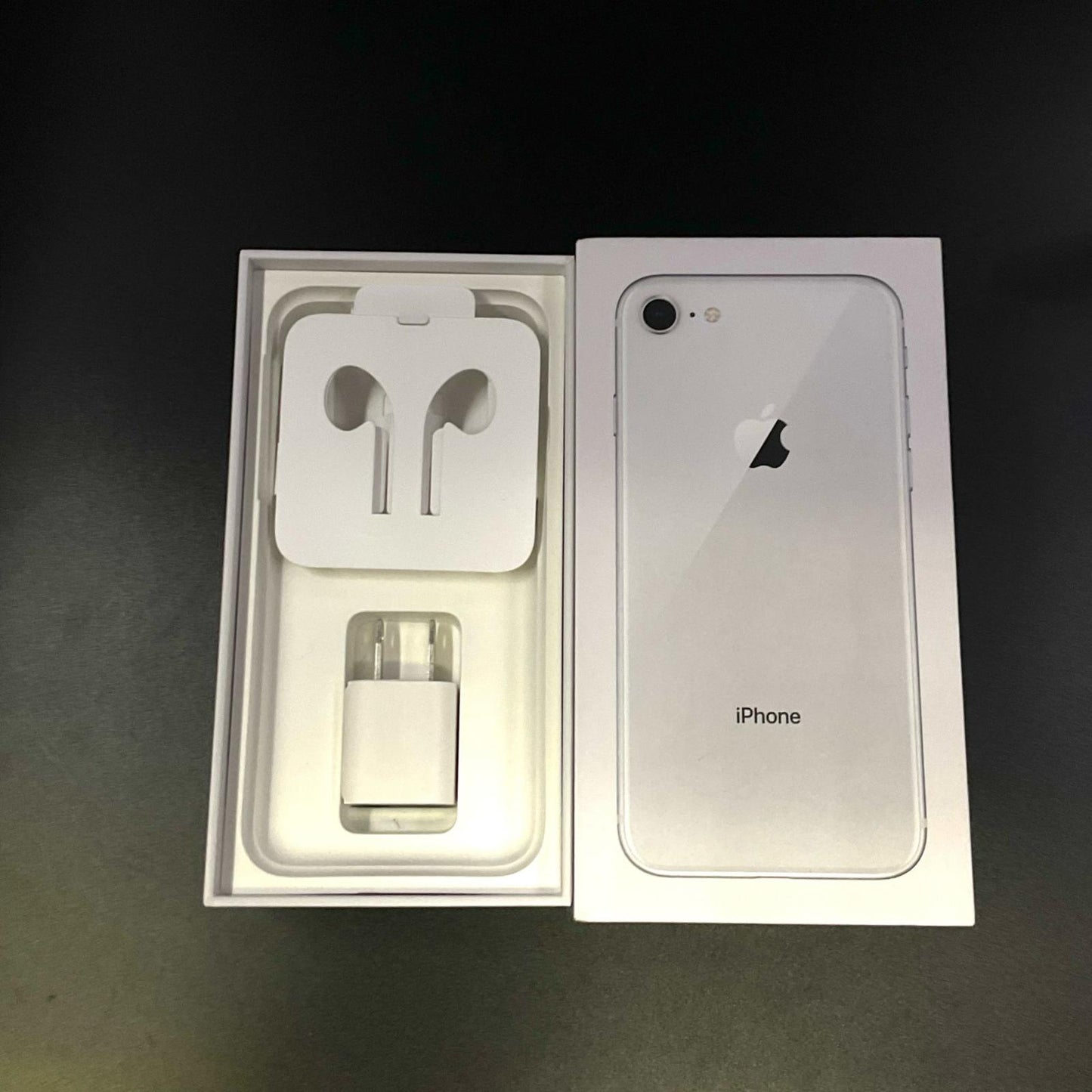 【全額返金保証】【最速発送】Apple iPhone iPhone 8 64GB ホワイト au 白ロム 動作確認済 95%