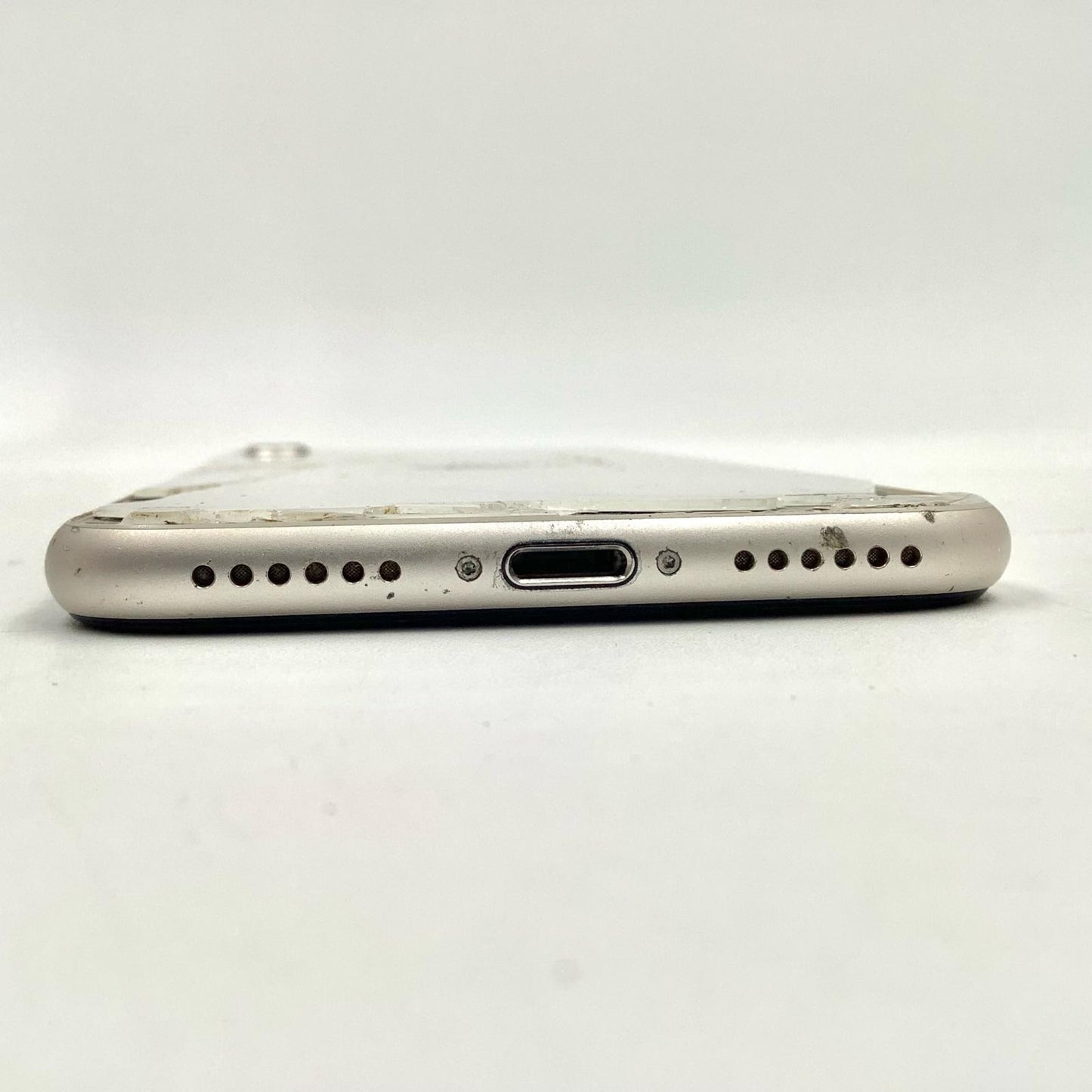 【最速発送】Apple iPhone iPhone SE（第3世代） 128GB スターライト docomo 白ロム【難有】 70%