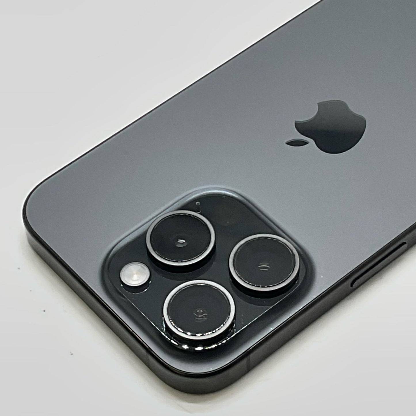 【全額返金保証】【最速発送】Apple iPhone iPhone 15 Pro 256GB ブラックチタニウム Softbank 動作確認済 86%