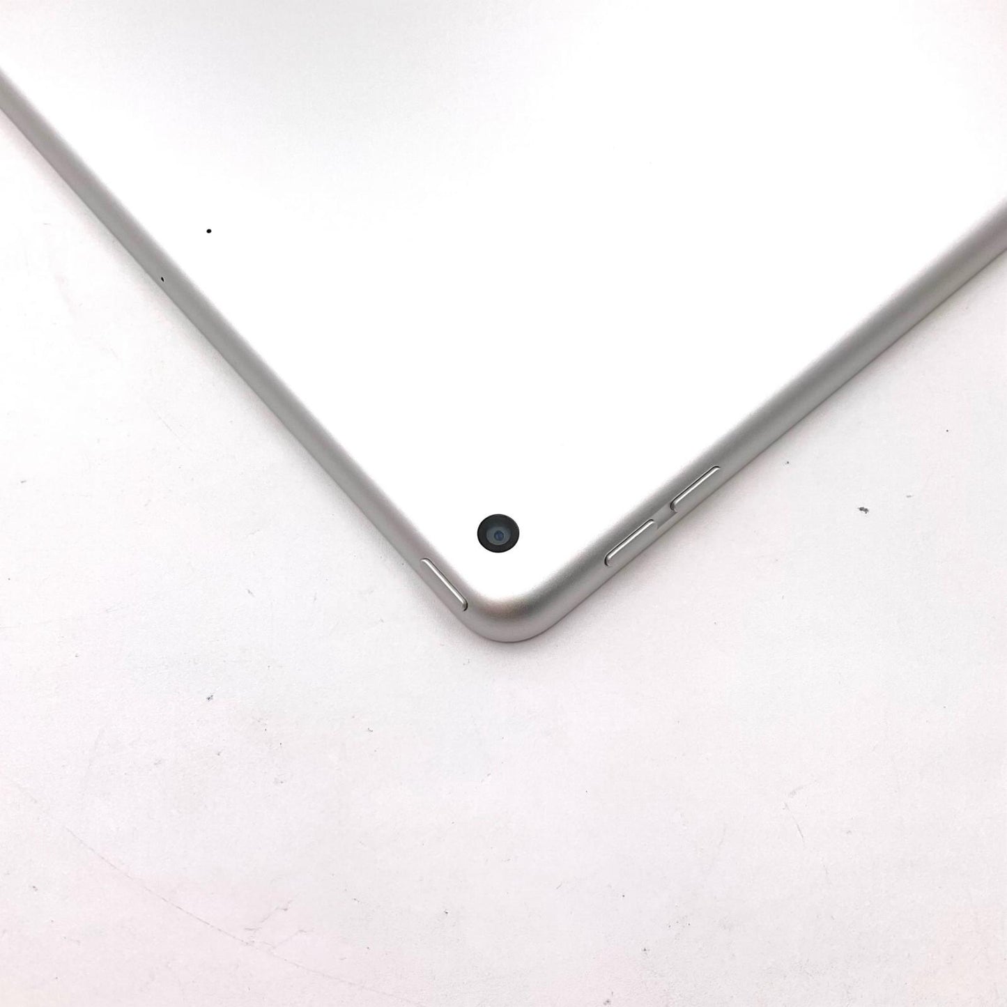 【全額返金保証】【最速発送】Apple iPad iPad 10.2インチ 第7世代 32GB シルバー Wi-Fi 美品 動作確認済