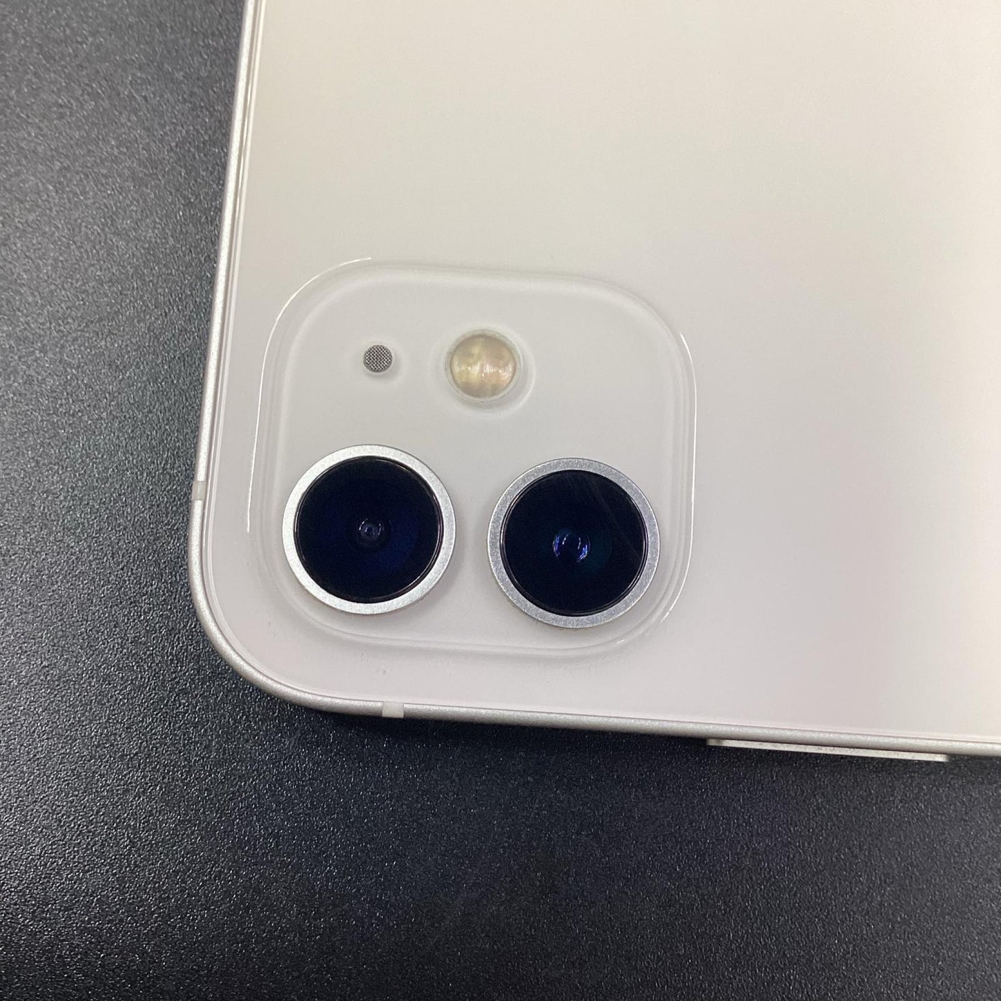 【全額返金保証】【最速発送】Apple iPhone iPhone 12 128GB ホワイト docomo 白ロム 動作確認済 77%