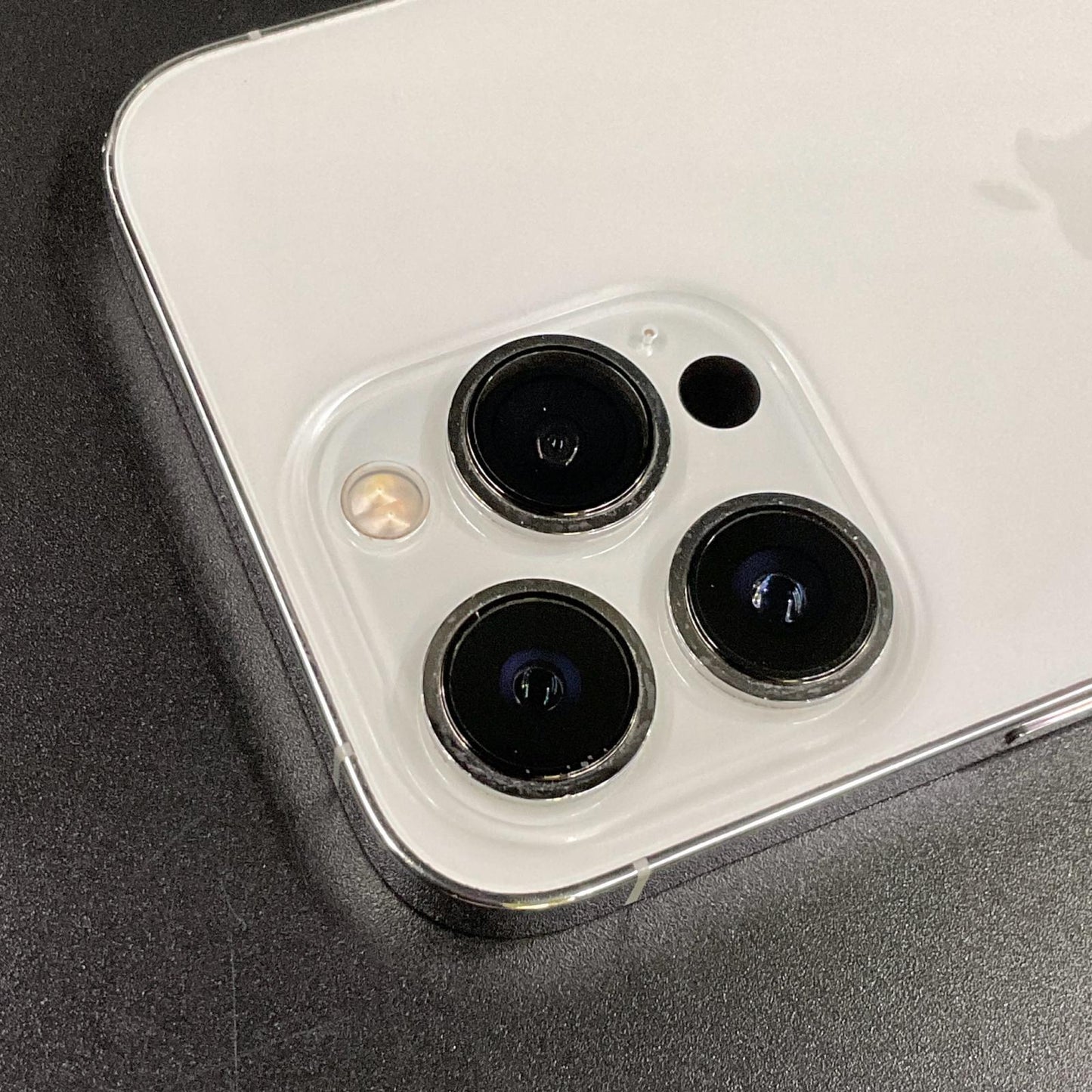 【全額返金保証】【最速発送】Apple iPhone iPhone 13 Pro 128GB シルバー Softbank 白ロム 動作確認済 75%