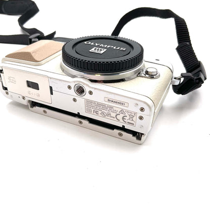 【全額返金保証】【最速発送】OLYMPUS デジタル一眼 OLYMPUS PEN Lite E-PL7 ボディ [ホワイト] 動作確認済