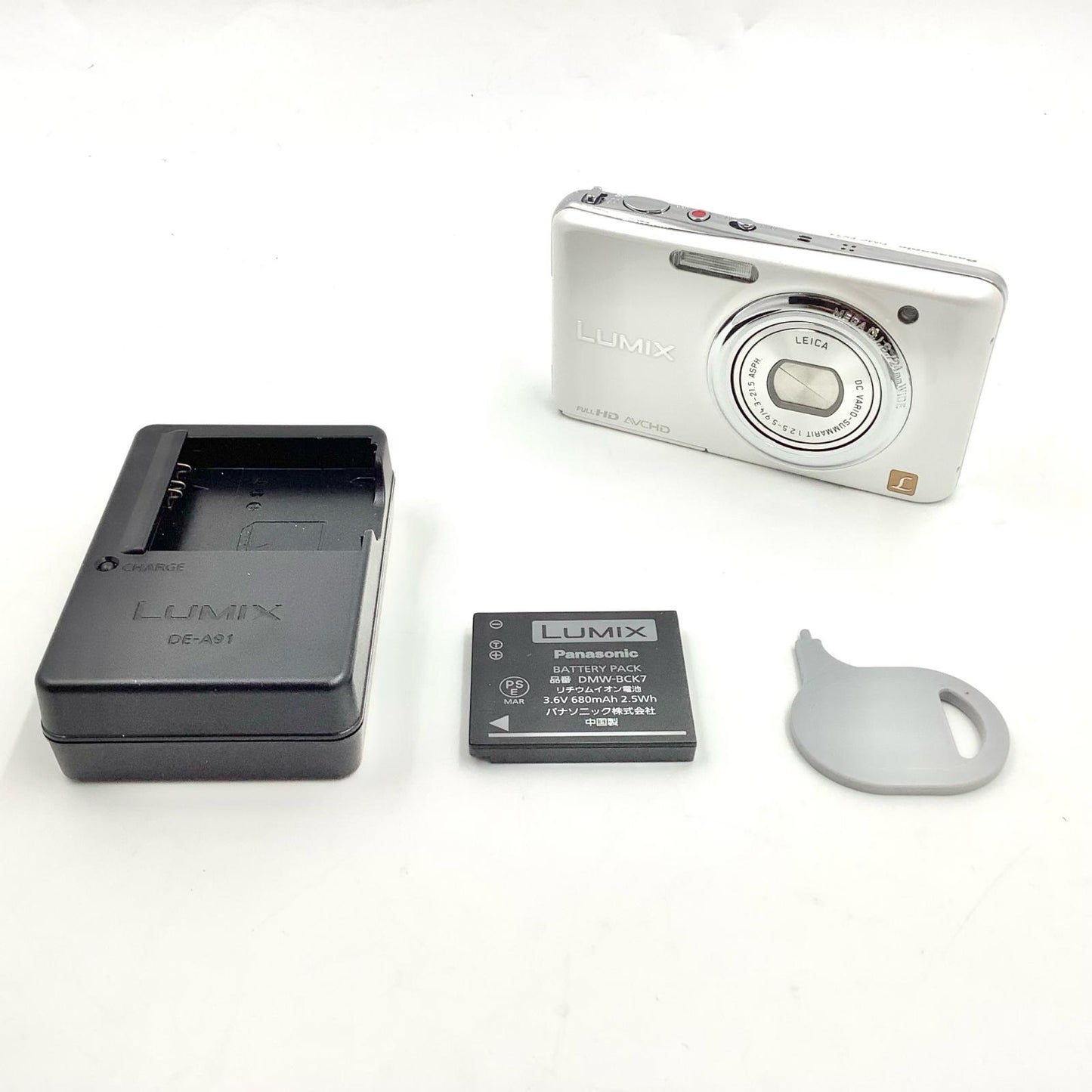 【全額返金保証】【最速発送】Panasonic コンパクトデジタルカメラ LUMIX DMC-FX77-W [リリーホワイト] 動作確認済