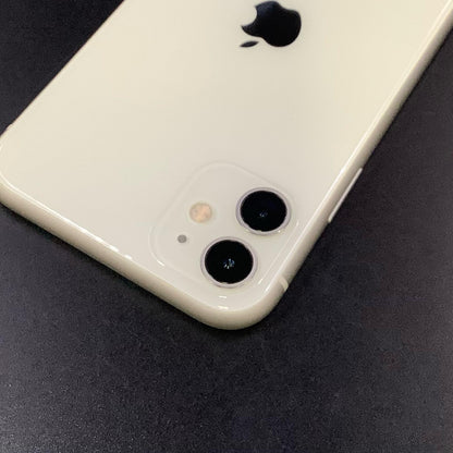 【全額返金保証】【最速発送】Apple iPhone iPhone 11 64GB ホワイト au 白ロム 動作確認済 81%