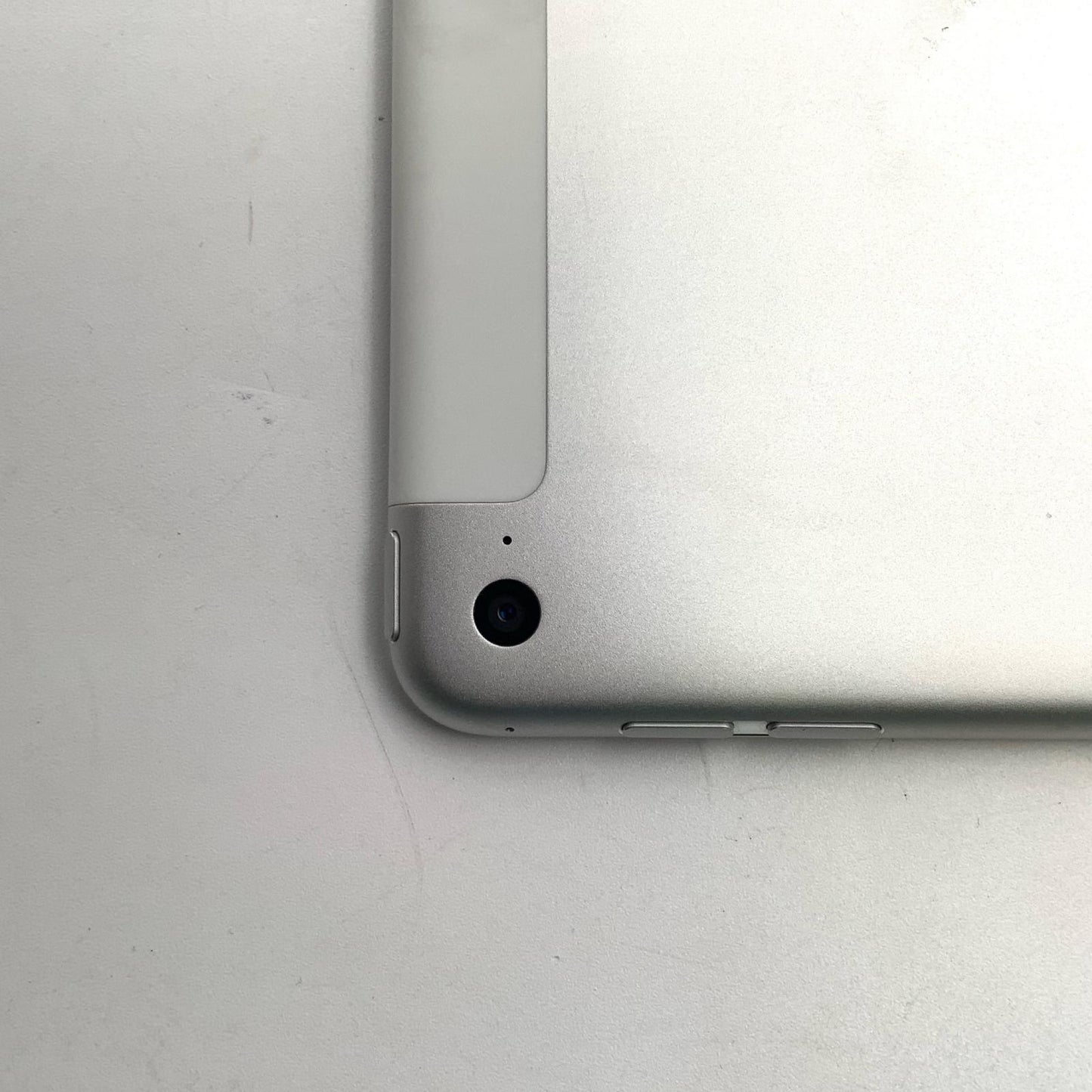 【全額返金保証】【最速発送】Apple iPad mini 7.9インチ 第4世代 128GB シルバー WiFi+Cellular au SIMフリー 白ロム 動作確認済