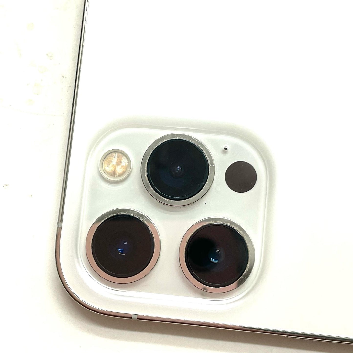 【全額返金保証】【最速発送】Apple iPhone iPhone 12 Pro Max 128GB シルバー docomo 白ロム 動作確認済 86%