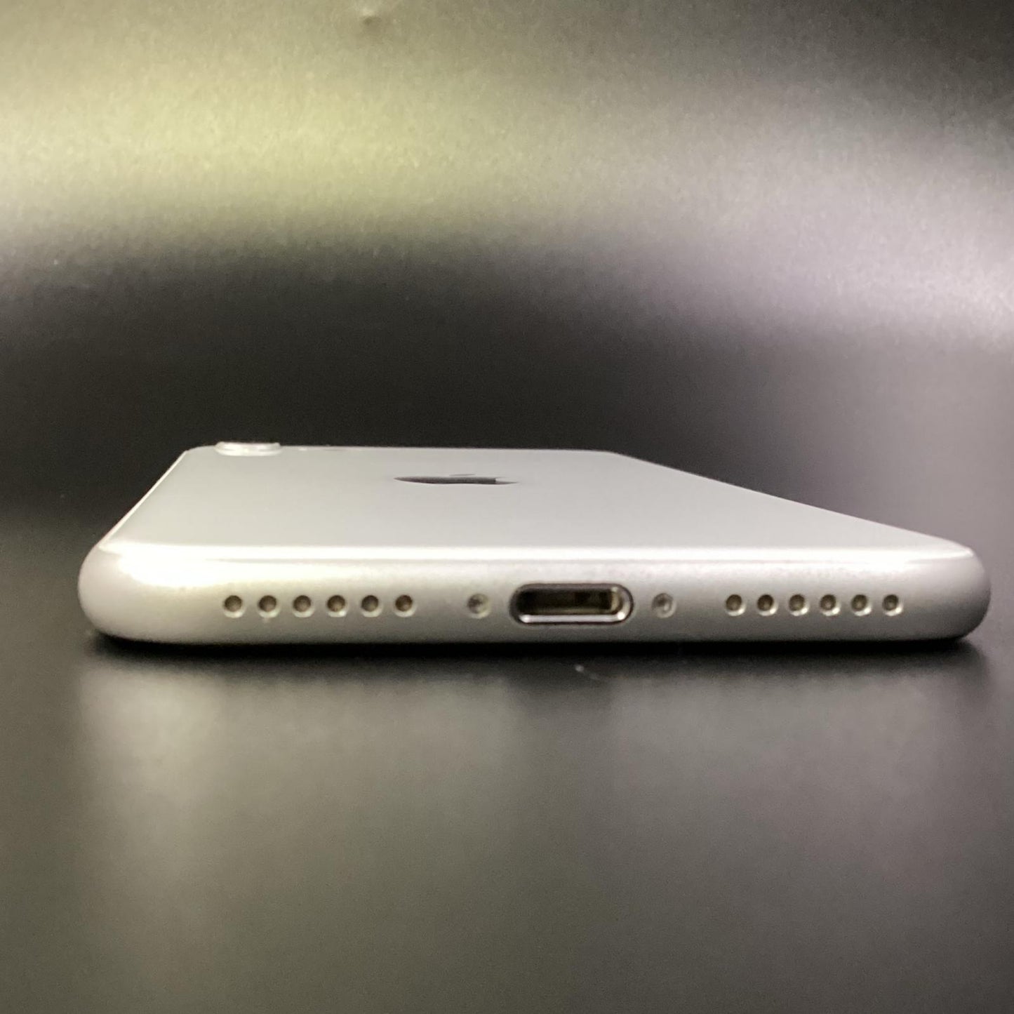 【全額返金保証】【最速発送】Apple iPhone iPhone SE（第2世代） 64GB ホワイト au 白ロム 動作確認済 80%