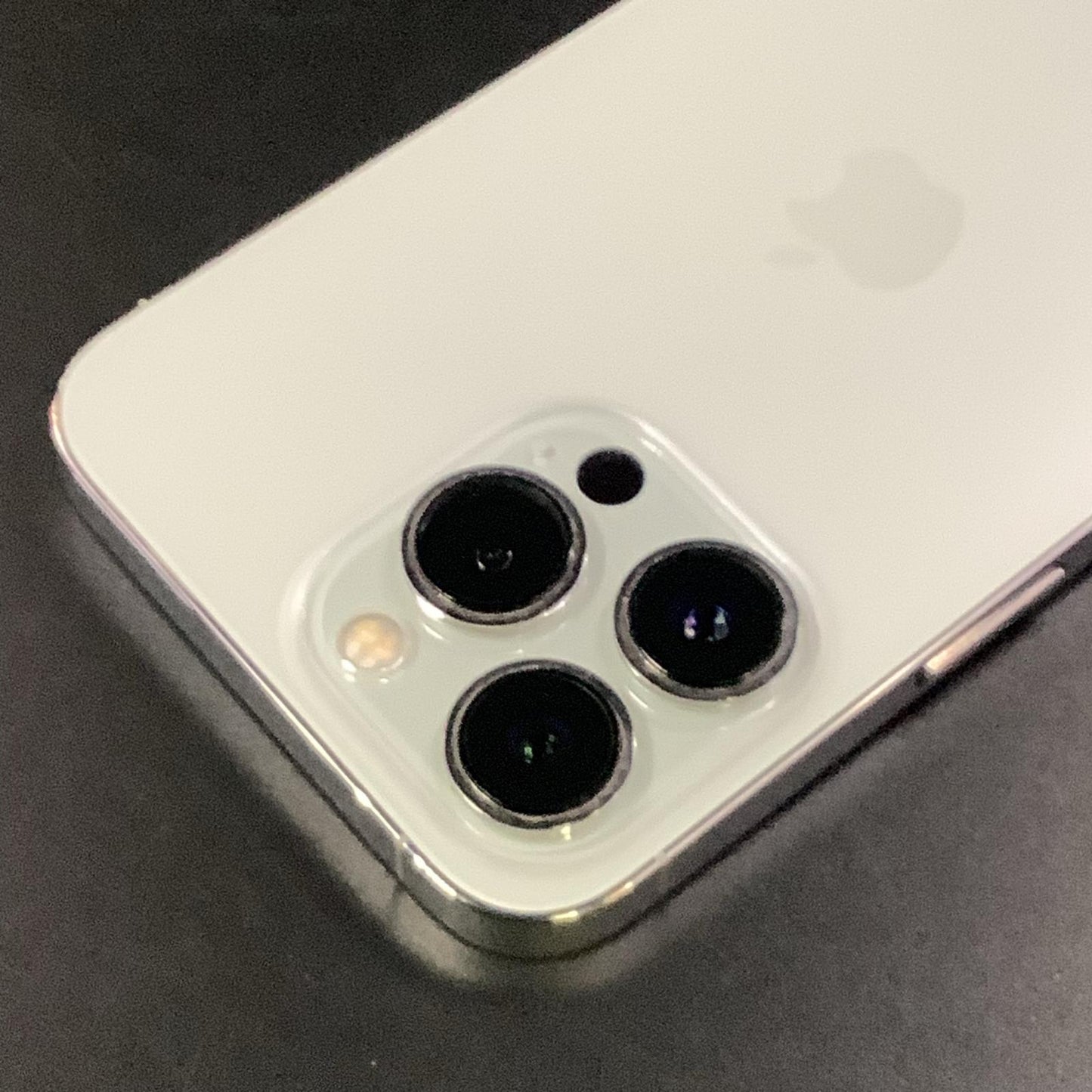 【全額返金保証】【最速発送】Apple iPhone iPhone 13 Pro 128GB シルバー au 白ロム 美品 動作確認済 83%
