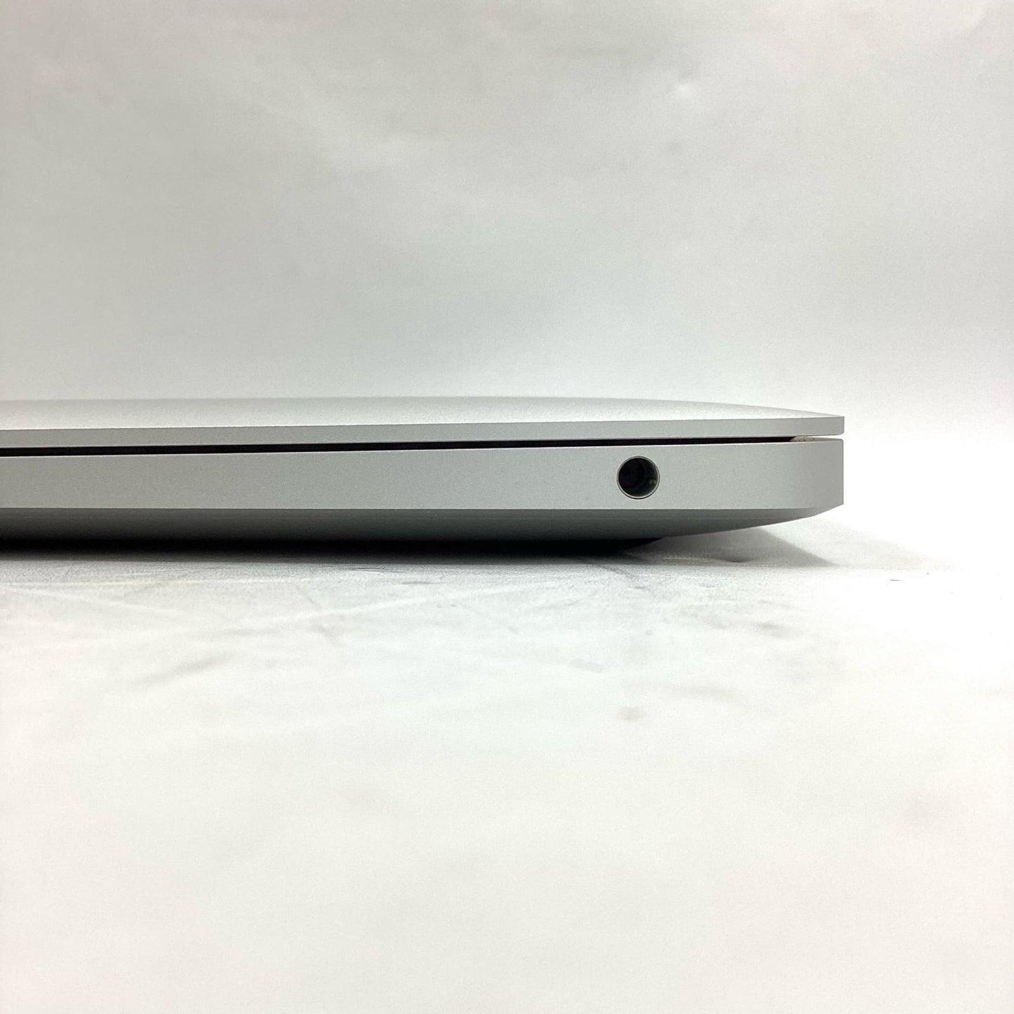 【全額返金保証】【最速発送】Apple MacBook Air 13.3インチ 2020 Apple M1 8GB SSD 256GB シルバー 90% 動作確認済