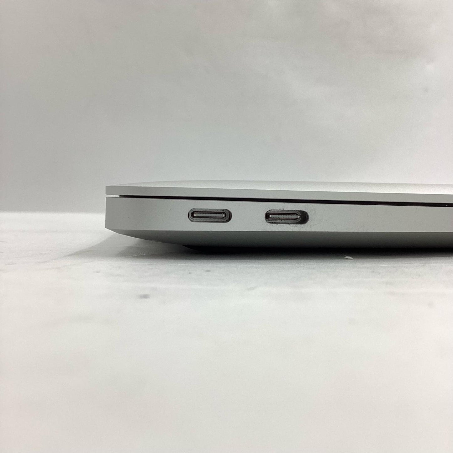 【全額返金保証】【最速発送】Apple MacBook Air 13.3インチ 2020 Apple M1 8GB SSD 256GB シルバー 90% 動作確認済