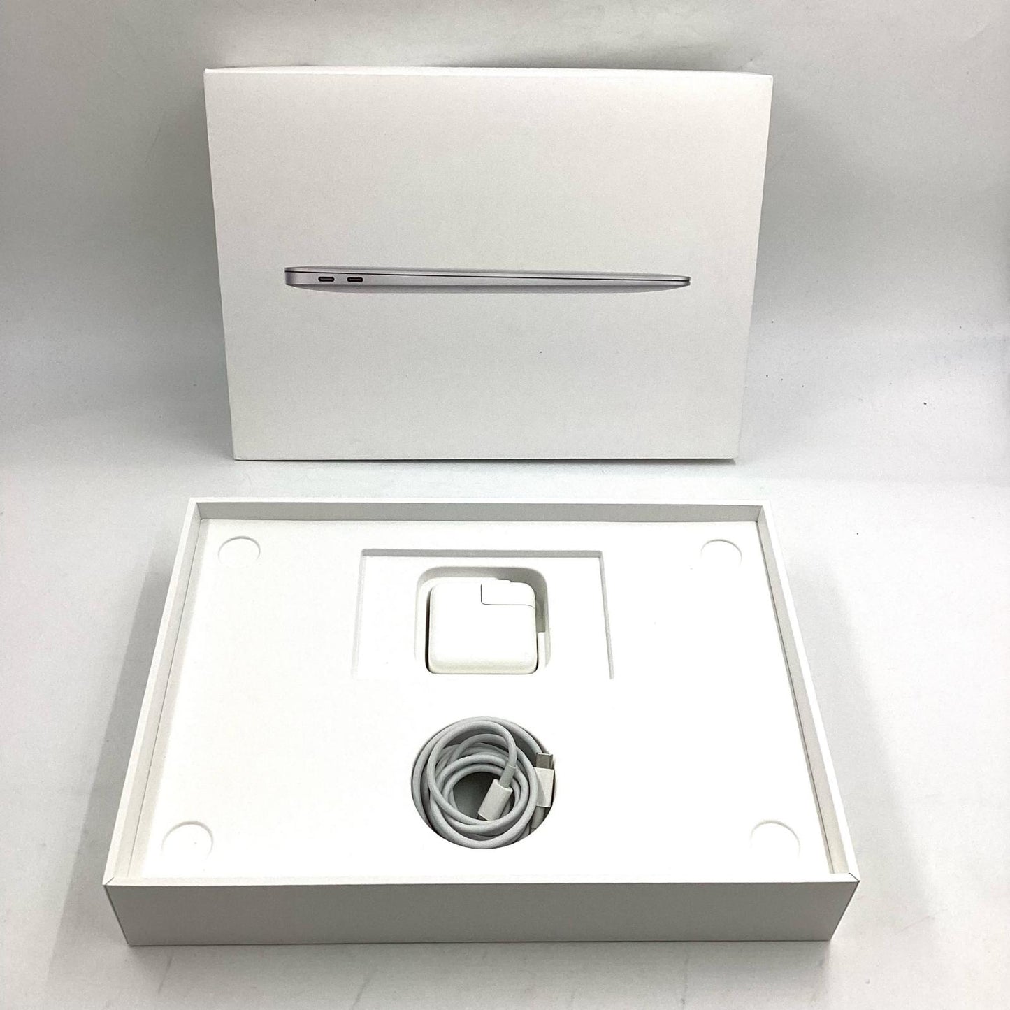 【全額返金保証】【最速発送】Apple MacBook Air 13.3インチ 2020 Apple M1 8GB SSD 256GB シルバー 90% 動作確認済