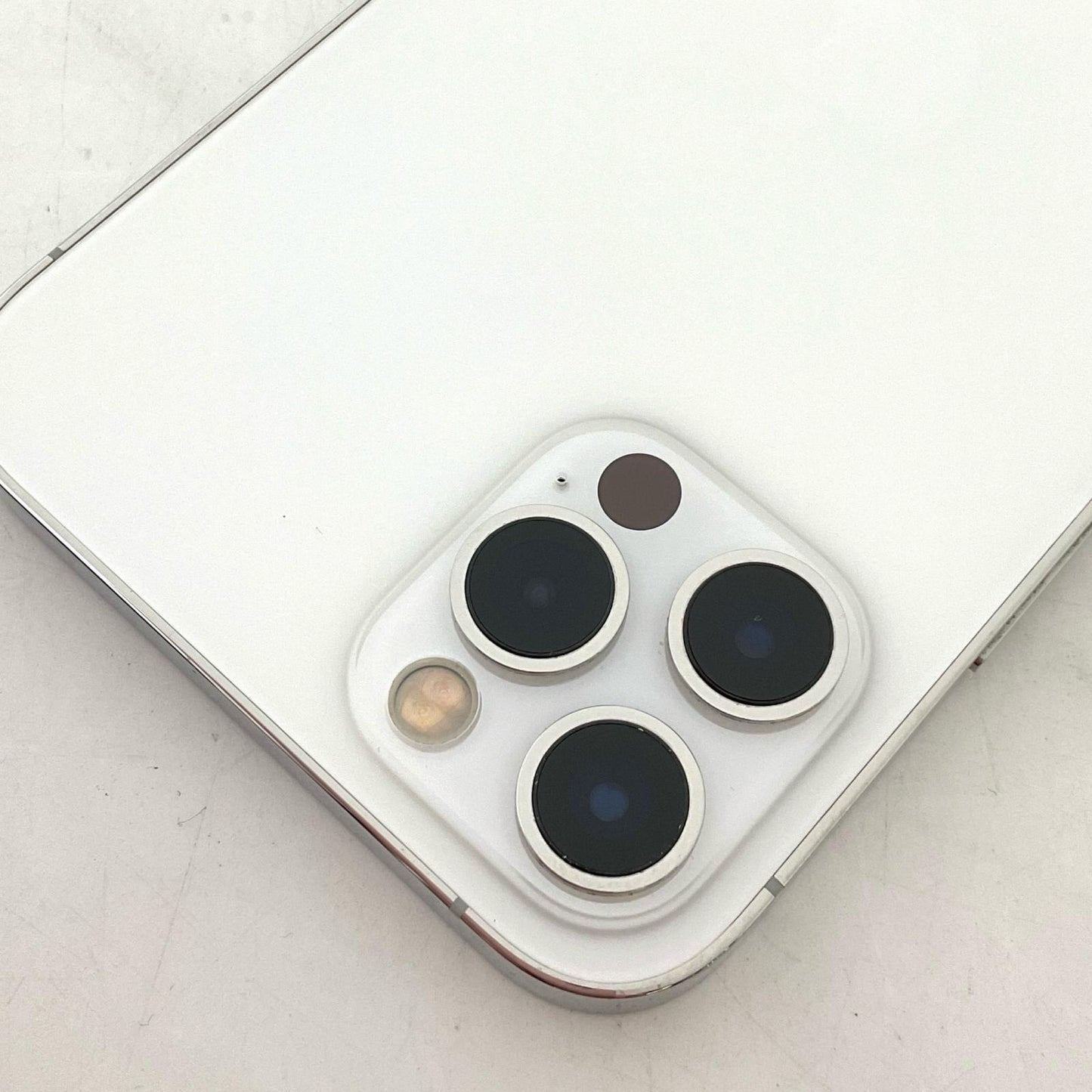 【全額返金保証】【最速発送】Apple iPhone iPhone 12 Pro 128GB シルバー docomo SIMフリー 白ロム 動作確認済 76%