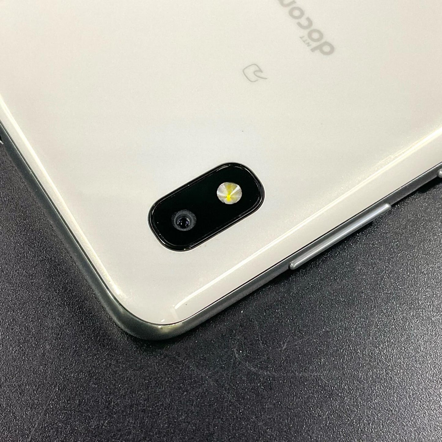 【全額返金保証】【最速発送】SAMSUNG Galaxy A21 64GB ホワイト docomo SC-42A 白ロム 動作確認済