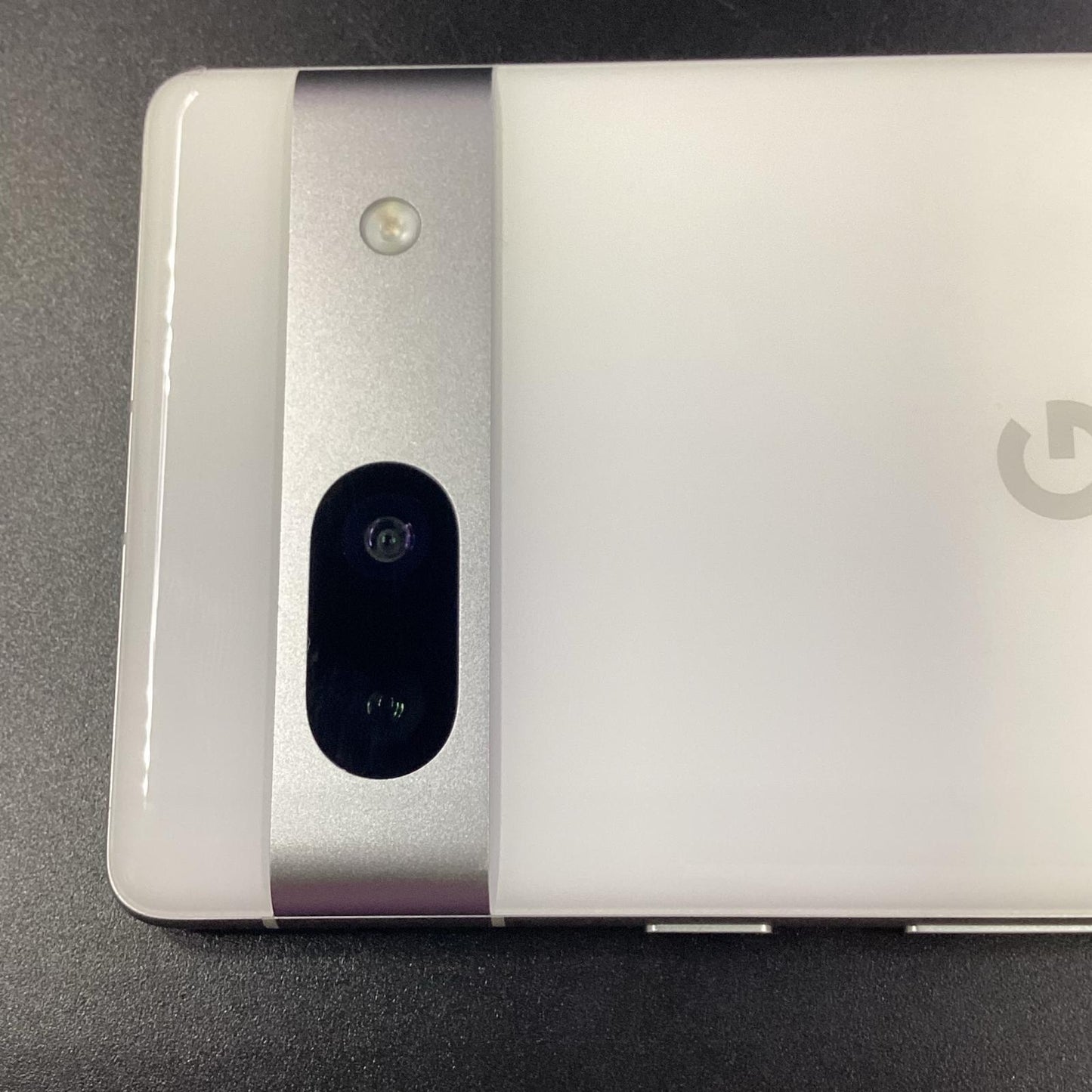 【全額返金保証】【最速発送】Google Pixel 7a 128GB スノー docomo SIMフリー G82U8 白ロム 美品 動作確認済