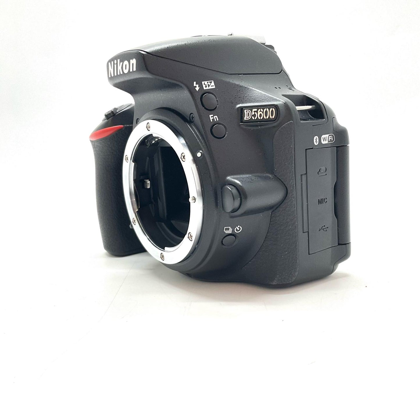 【全額返金保証】【最速発送】Nikon デジタル一眼 D5600 ボディ ブラック 動作確認済