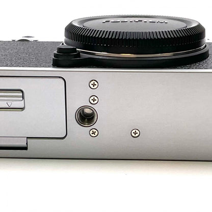 【全額返金保証】【最速発送】FUJIFILM デジタル一眼 X-E4 ボディ シルバー 超美品 動作確認済