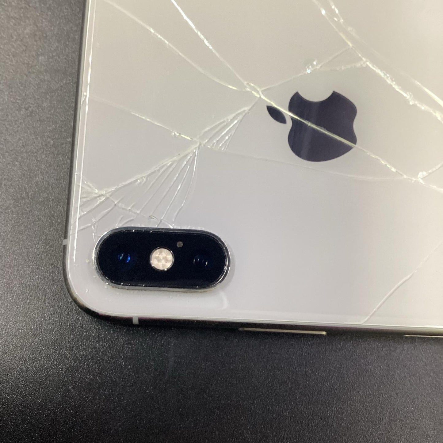 【全額返金保証】【最速発送】Apple iPhone iPhone XS Max 256GB シルバー Softbank 白ロム 動作確認済 65%