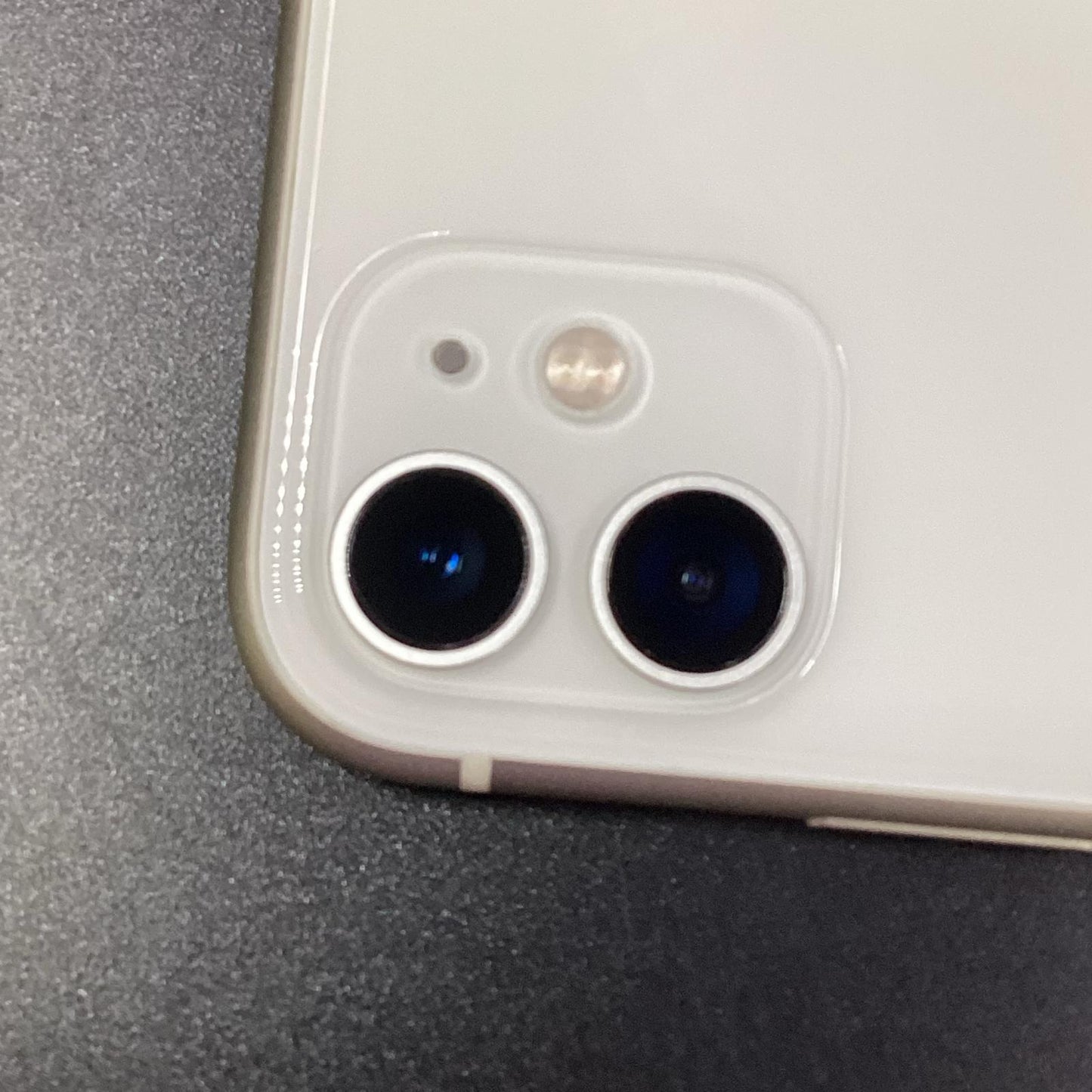 【全額返金保証】【最速発送】Apple iPhone iPhone 11 128GB ホワイト au 白ロム 美品 動作確認済 86%