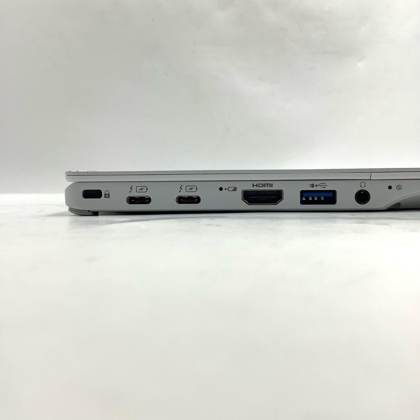 【全額返金保証】【最速発送】FUJITSU LIFEBOOK UH09/G3 FMVUUA009C i5-1235U 16GB 512GB 79% 動作確認済