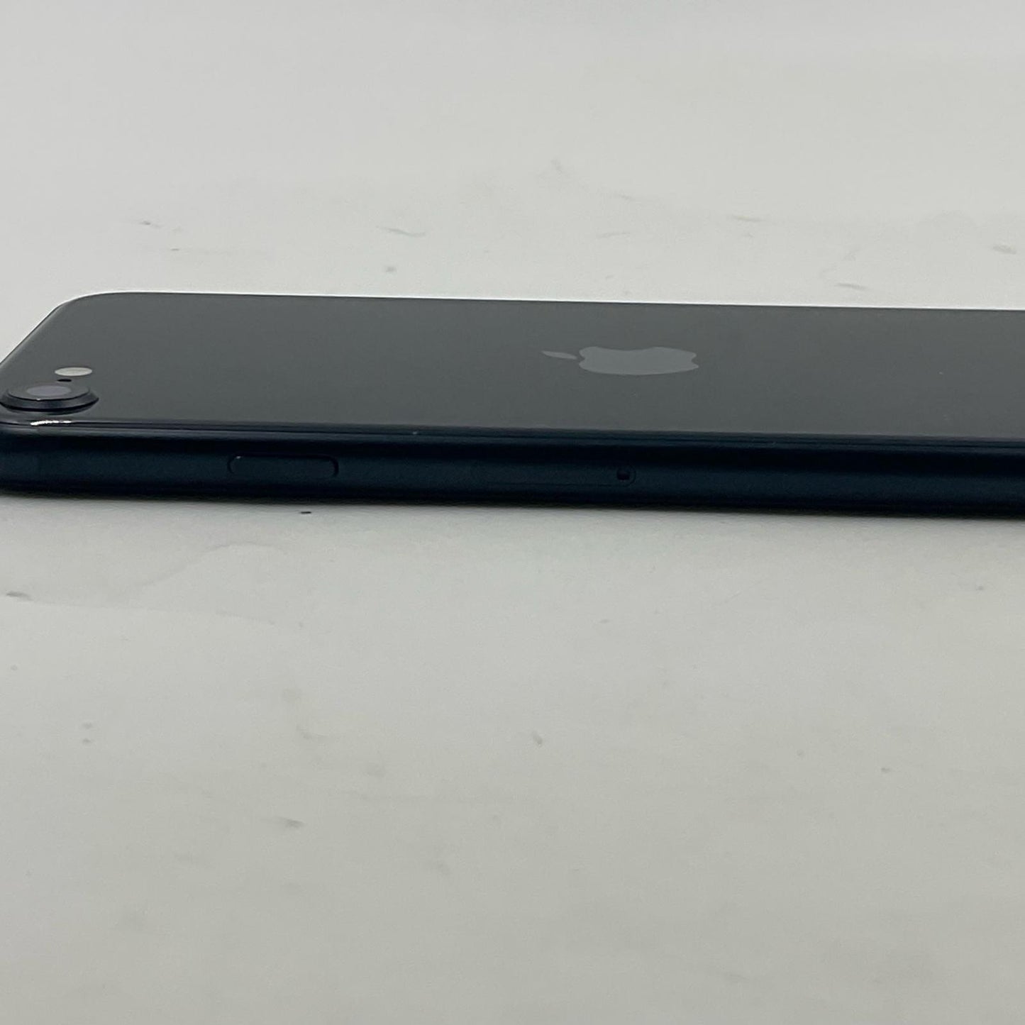 【全額返金保証】【最速発送】Apple iPhone iPhone SE（第3世代） 64GB ミッドナイト docomo 白ロム 動作確認済 86%