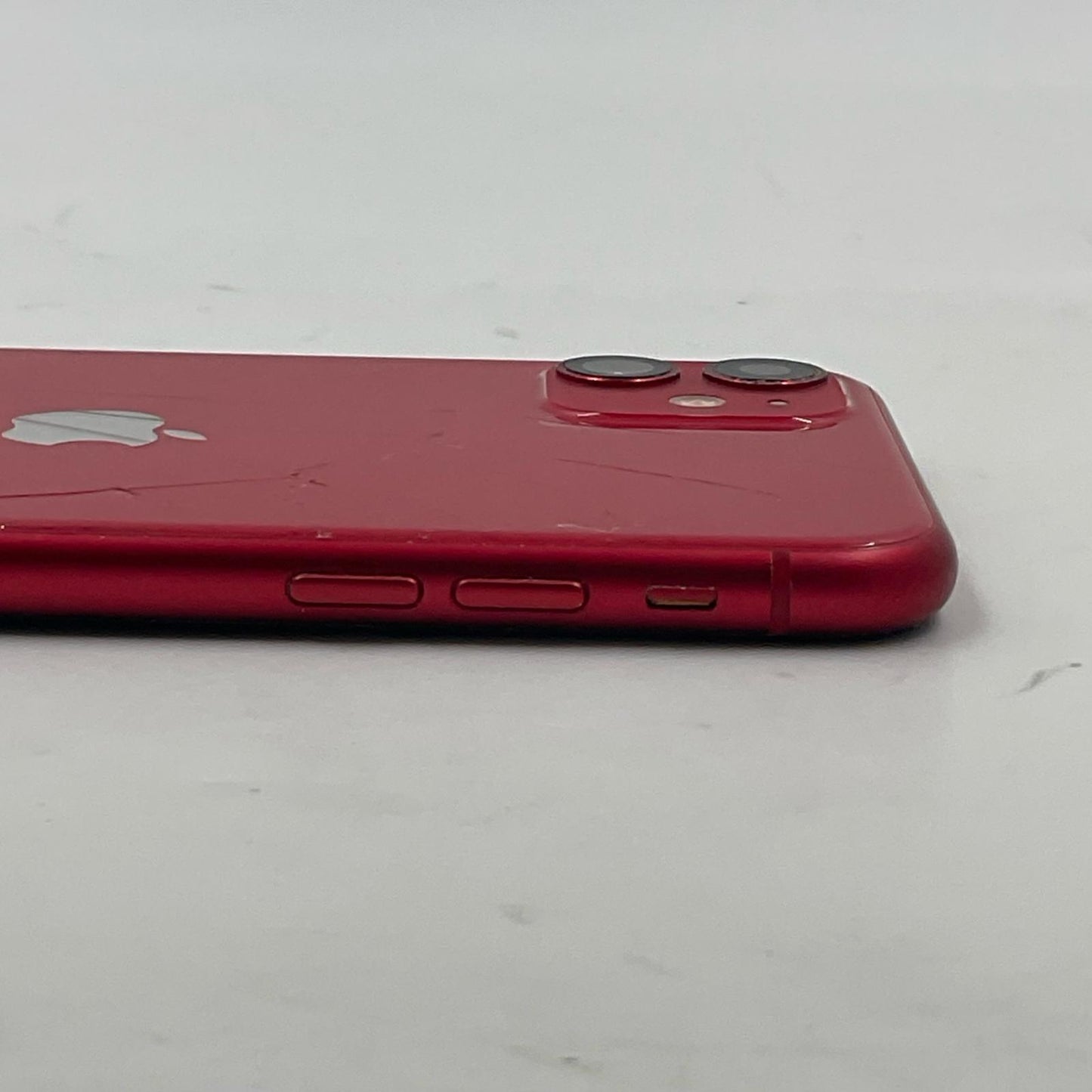 【最速発送】Apple iPhone iPhone 11 64GB (PRODUCT)RED au 白ロム【難有】 79%