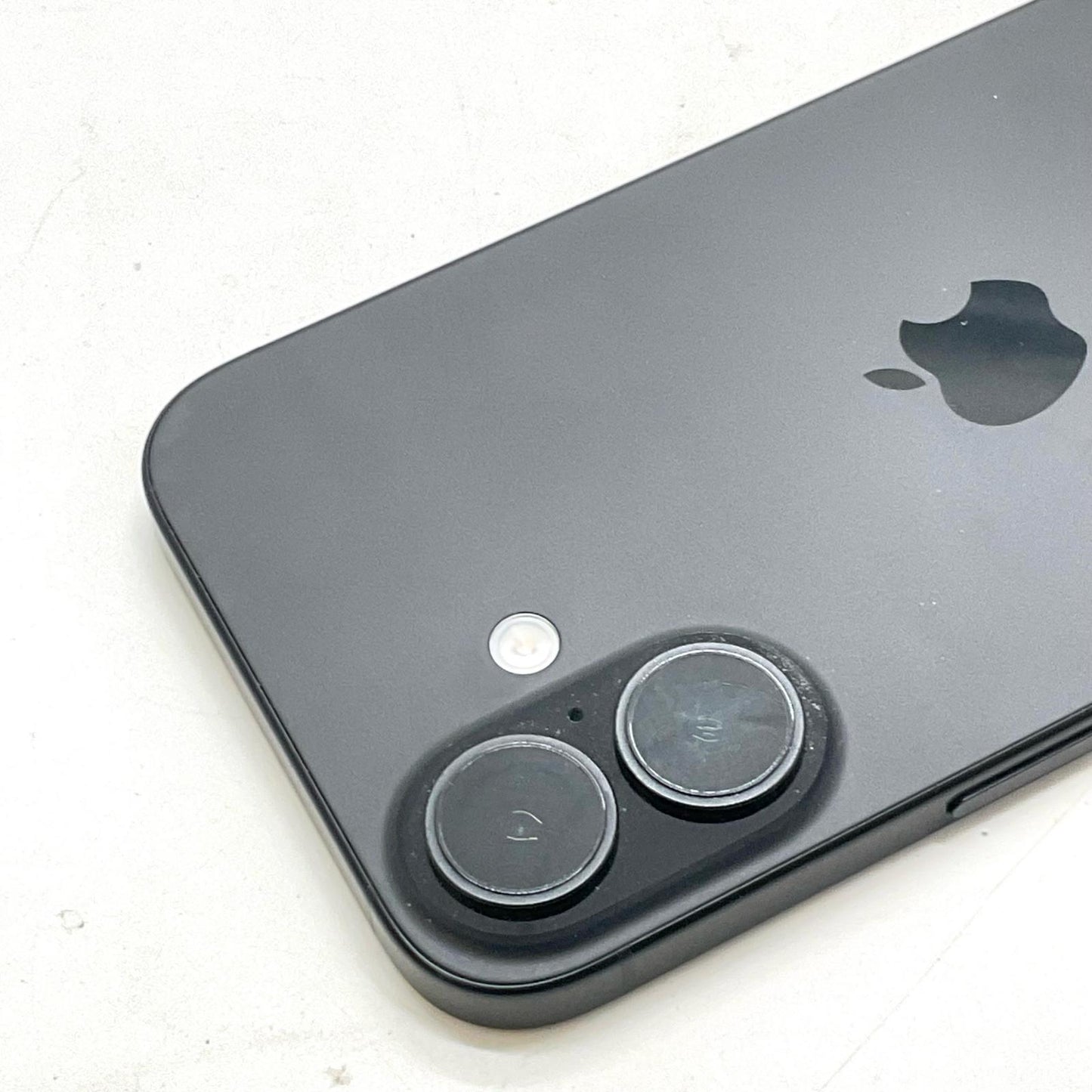 【全額返金保証】【最速発送】Apple iPhone iPhone 16 128GB ブラック au SIMフリー 美品 動作確認済 95%