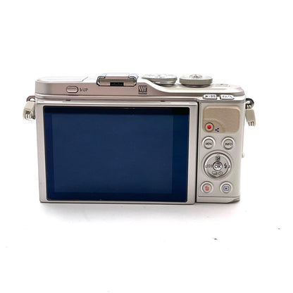 【全額返金保証】【最速発送】OLYMPUS デジタル一眼 PEN E-PL9 ボディ [ホワイト] 美品 動作確認済