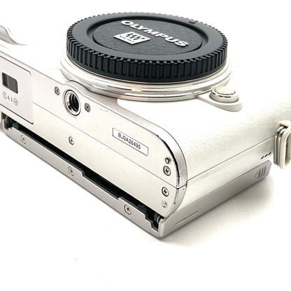 【全額返金保証】【最速発送】OLYMPUS デジタル一眼 PEN E-PL9 ボディ [ホワイト] 美品 動作確認済