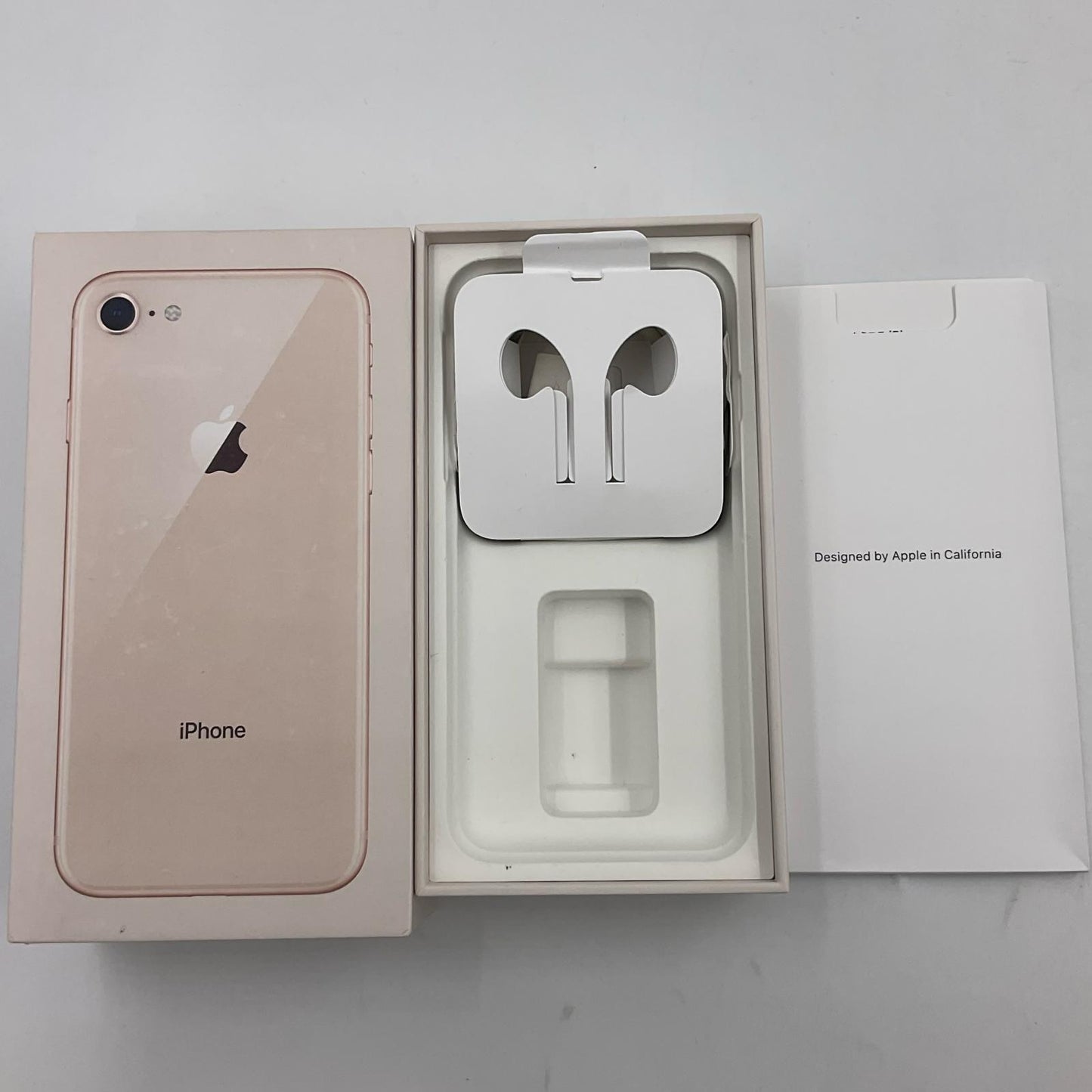 【最速発送】Apple iPhone iPhone 8 64GB ゴールド docomo 白ロム【難有】 82%