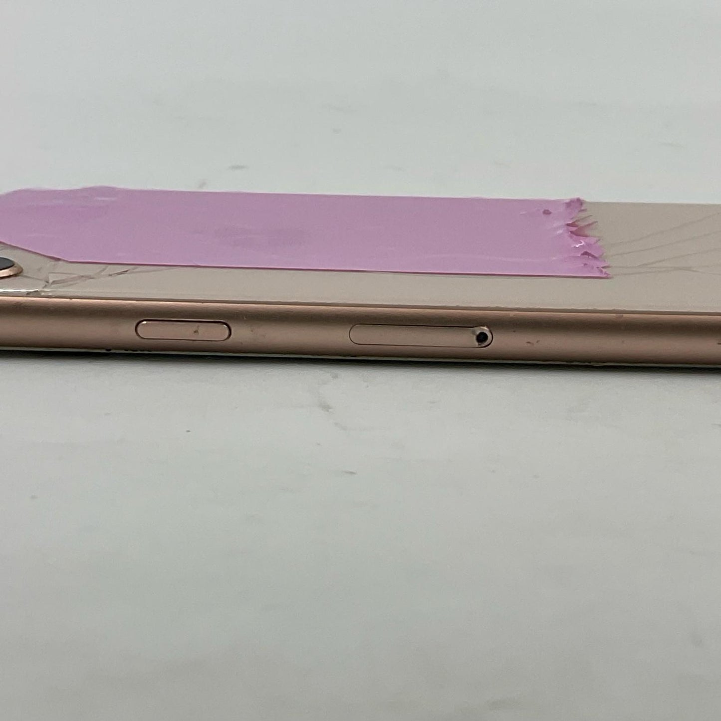 【最速発送】Apple iPhone iPhone 8 64GB ゴールド docomo 白ロム【難有】 82%