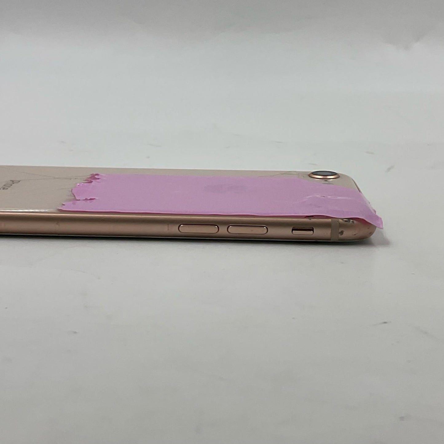 【最速発送】Apple iPhone iPhone 8 64GB ゴールド docomo 白ロム【難有】 82%