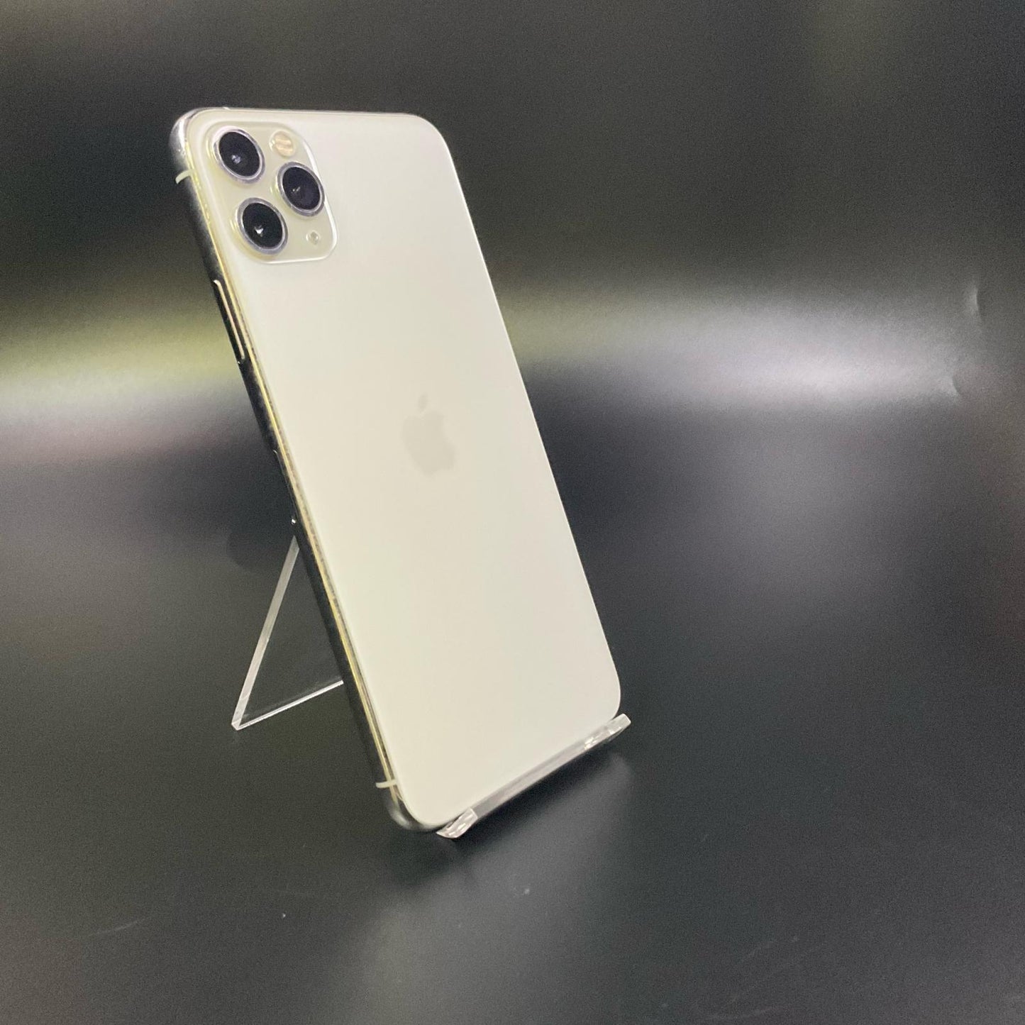 【全額返金保証】【最速発送】Apple iPhone iPhone 11 Pro Max 64GB シルバー au 白ロム 動作確認済 89%