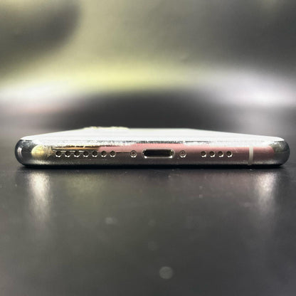 【全額返金保証】【最速発送】Apple iPhone iPhone 11 Pro Max 64GB シルバー au 白ロム 動作確認済 89%