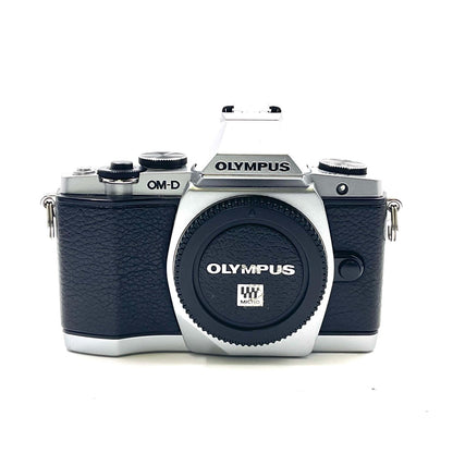 【最速発送】OLYMPUS デジタル一眼 OLYMPUS OM-D E-M5 ボディ [シルバー] シルバー【難有】