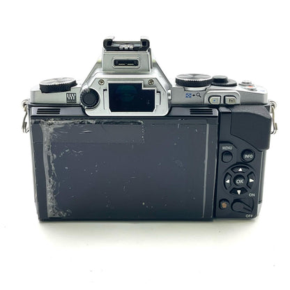 【最速発送】OLYMPUS デジタル一眼 OLYMPUS OM-D E-M5 ボディ [シルバー] シルバー【難有】