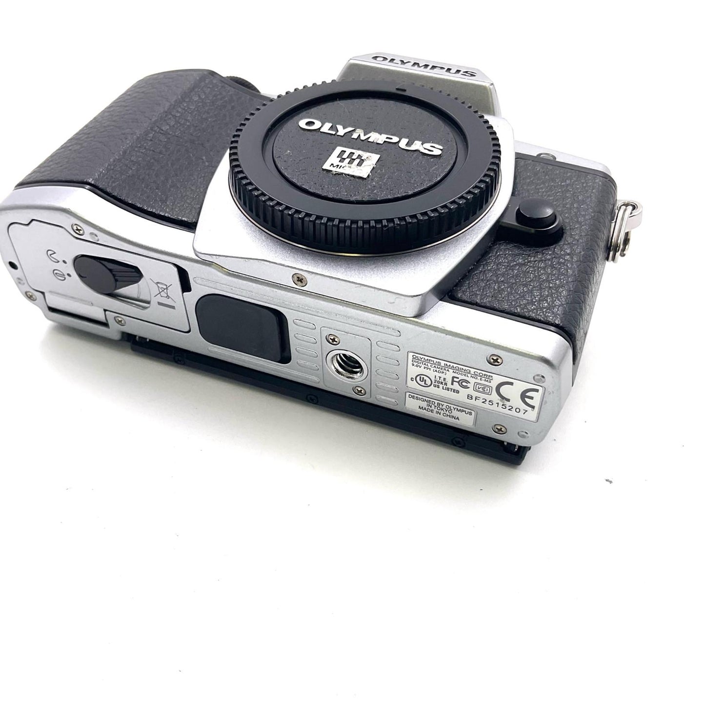 【最速発送】OLYMPUS デジタル一眼 OLYMPUS OM-D E-M5 ボディ [シルバー] シルバー【難有】