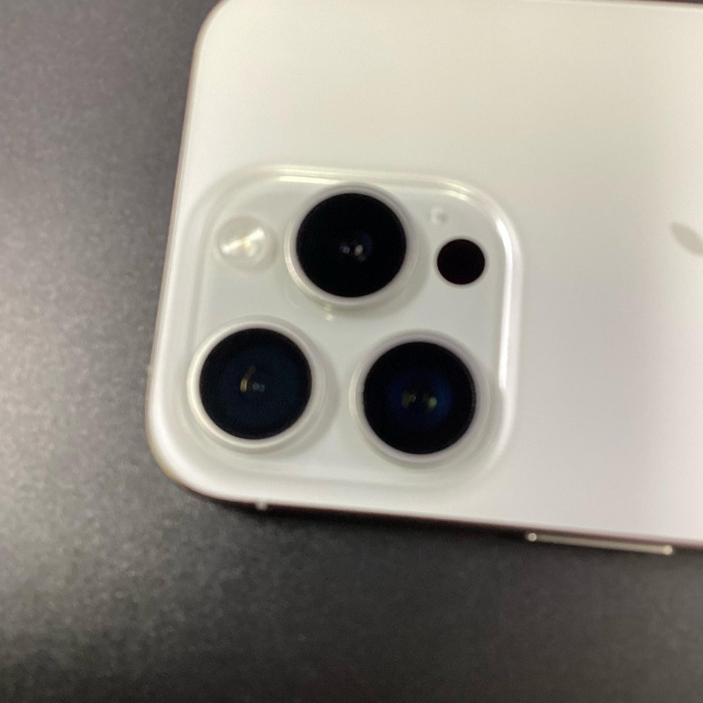 【全額返金保証】【最速発送】Apple iPhone iPhone 15 Pro 256GB ホワイトチタニウム 動作確認済 84%