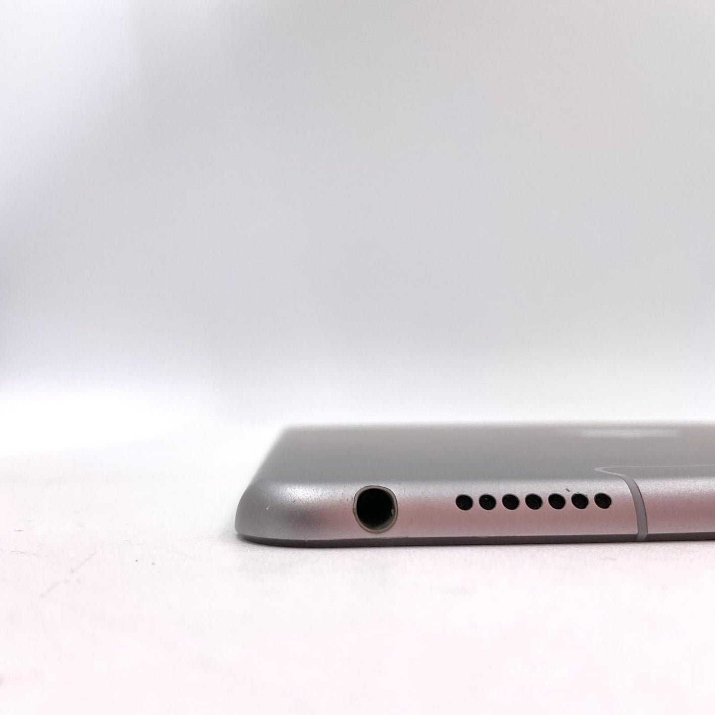 【全額返金保証】【最速発送】Apple iPad Pro 9.7インチ 第1世代 32GB シルバー WiFi+Cellular au 白ロム 動作確認済