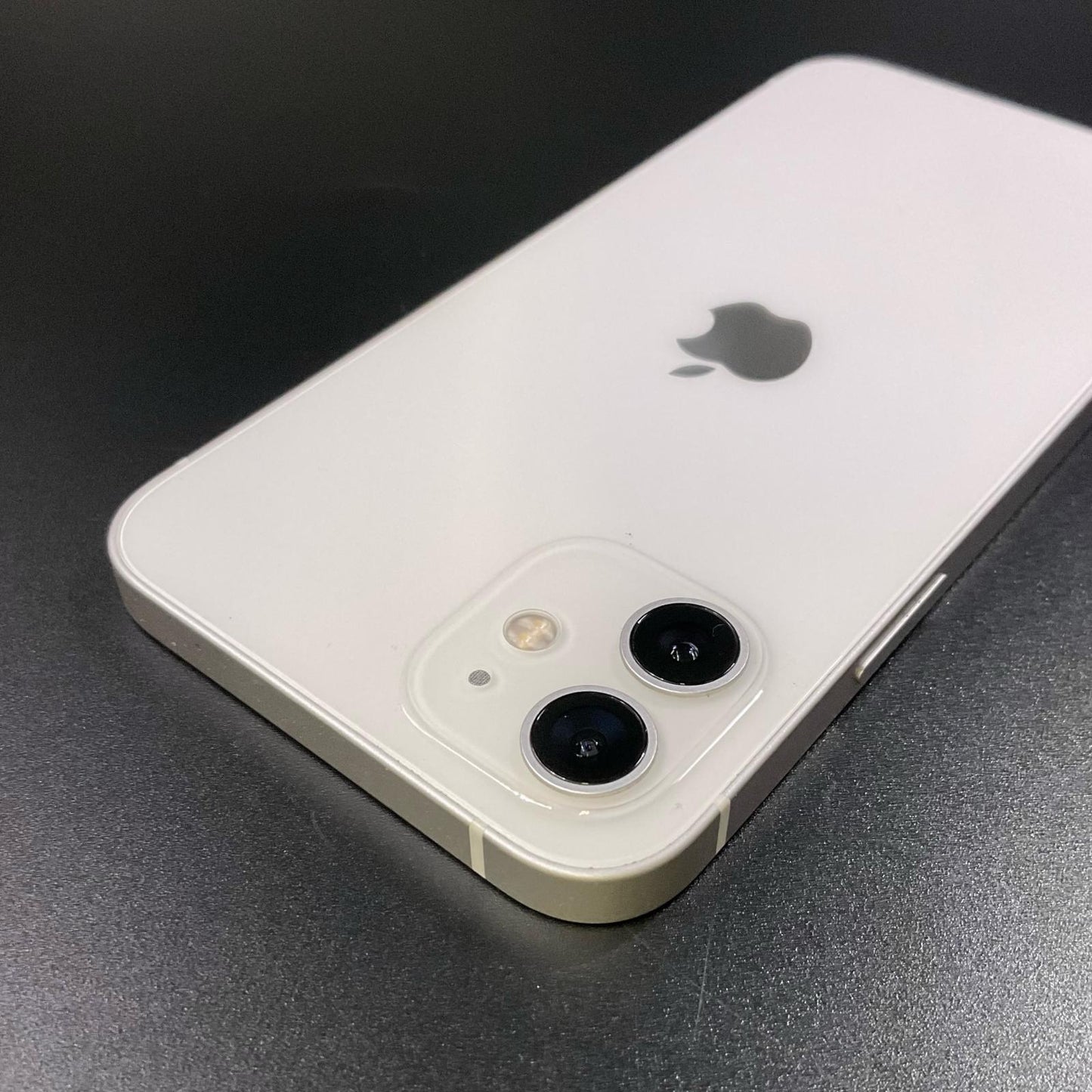 【全額返金保証】【最速発送】Apple iPhone iPhone 12 128GB ホワイト au 白ロム 動作確認済 85%