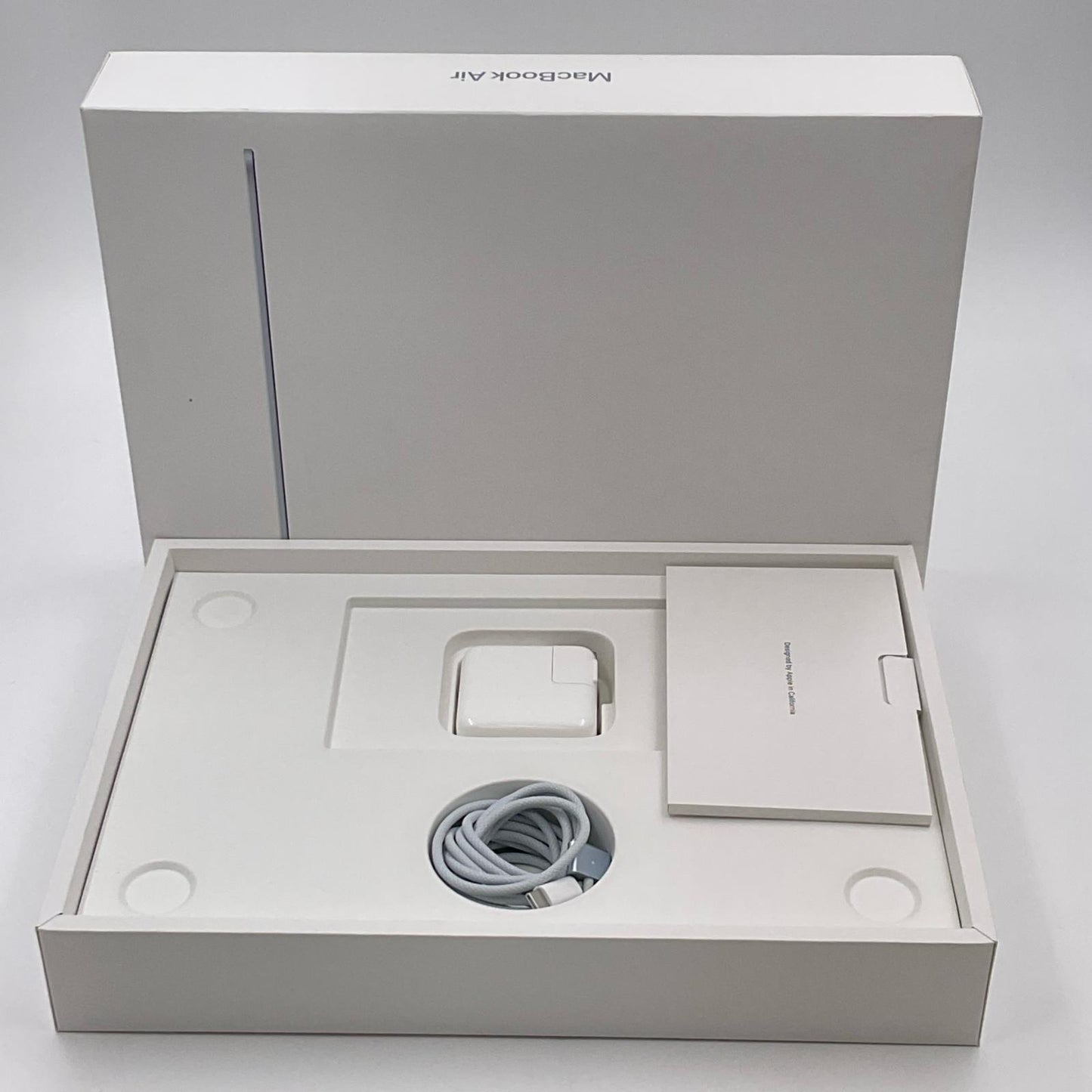 【全額返金保証】【最速発送】Apple MacBook Air 13.6インチ 2025 Apple M4 16GB M.2 SSD 256GB スカイブルー 100% 美品 動作確認済